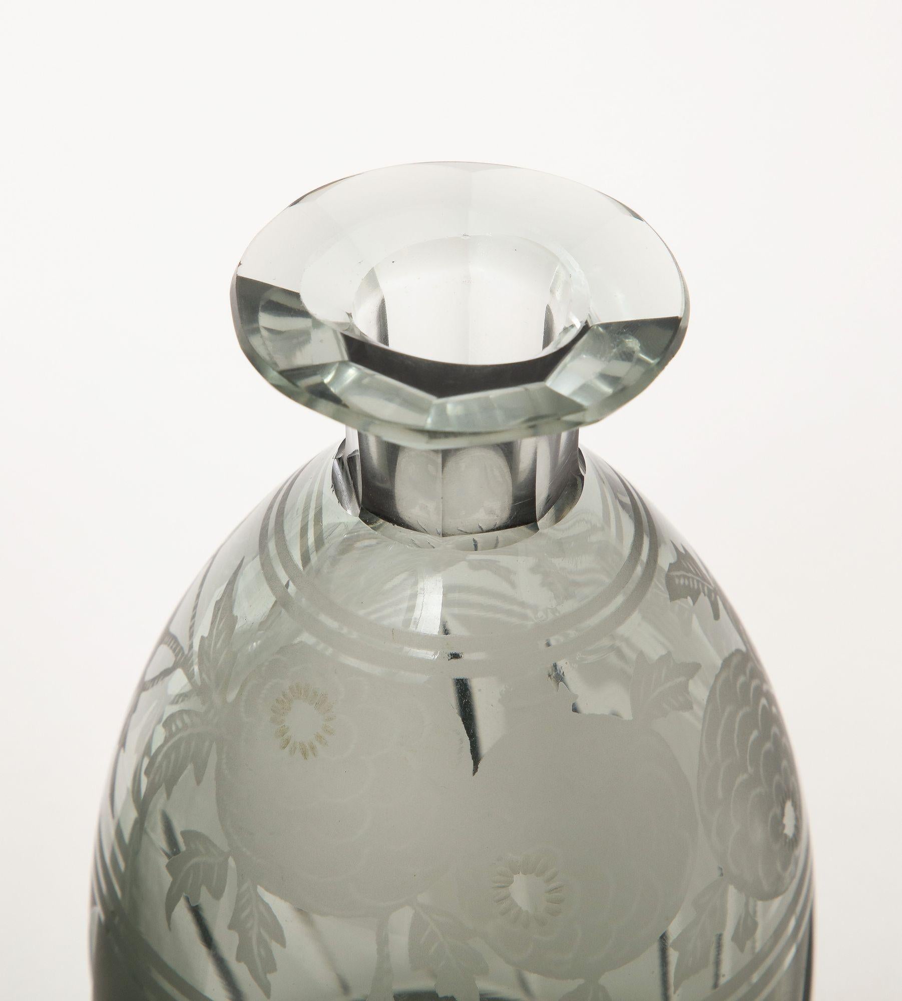 Art déco-Kristallflaschen mit Deckelschliff und Ätzung von Moser im Angebot 11