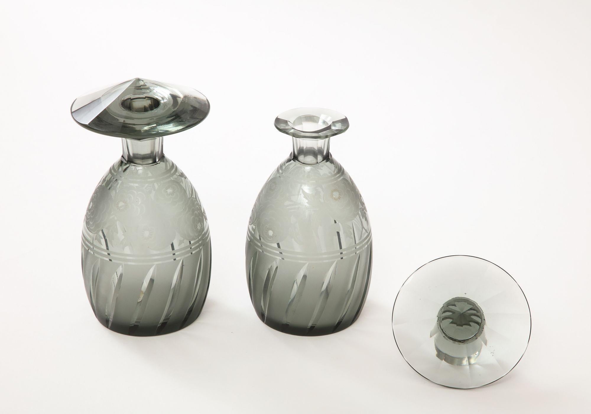 Art déco-Kristallflaschen mit Deckelschliff und Ätzung von Moser im Angebot 12