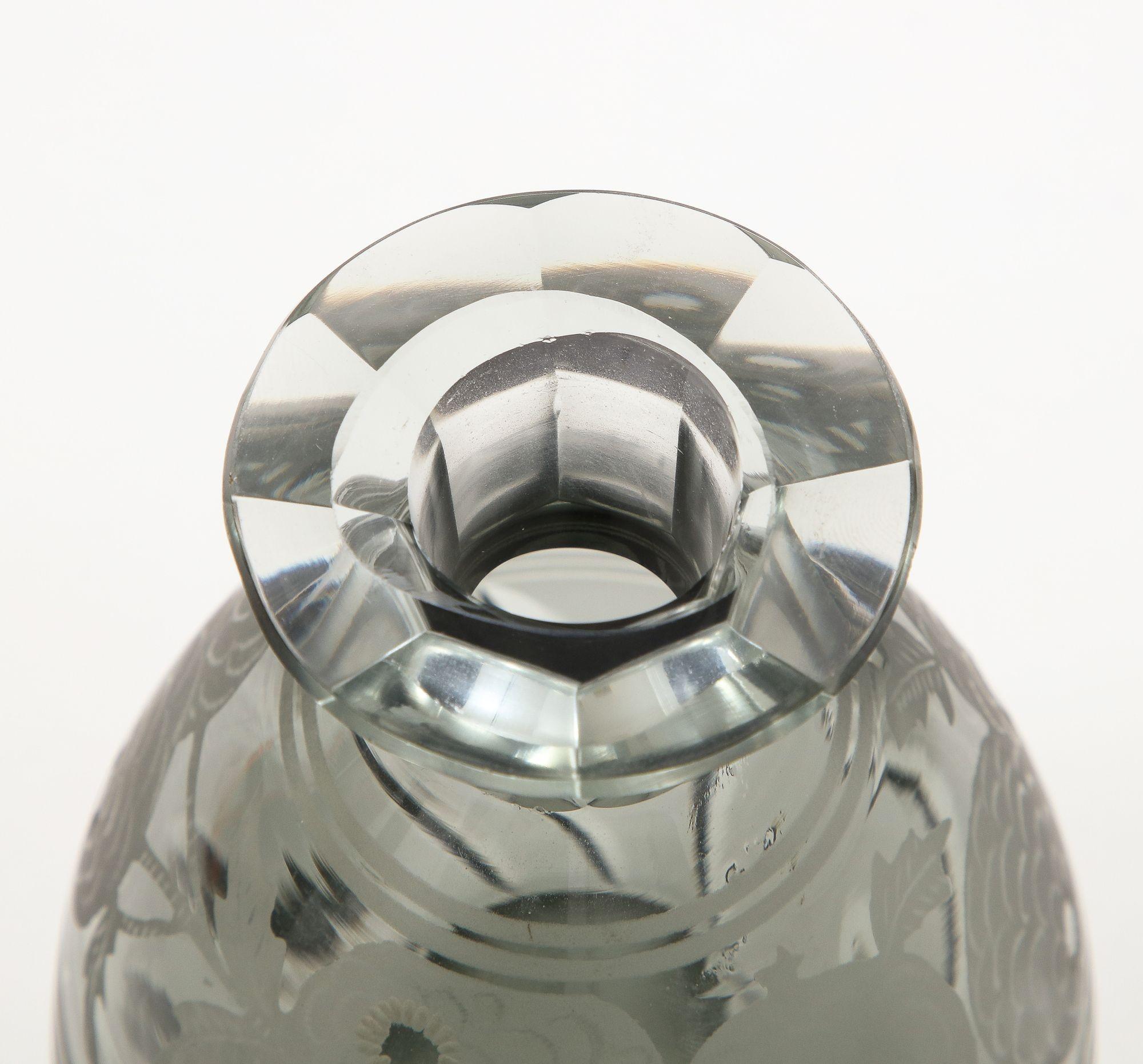 Art déco-Kristallflaschen mit Deckelschliff und Ätzung von Moser im Angebot 15