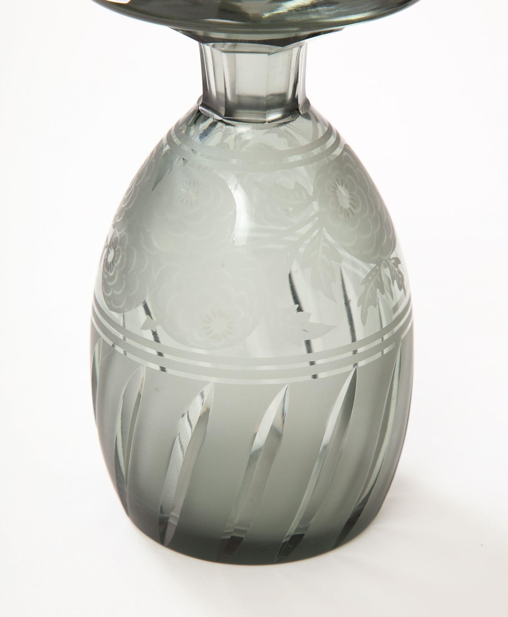 Art déco-Kristallflaschen mit Deckelschliff und Ätzung von Moser (Tschechisch) im Angebot
