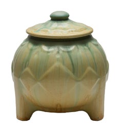 Pot à couvercle Art Déco sur trois pieds rectangulaires avec glaçures à gouttes