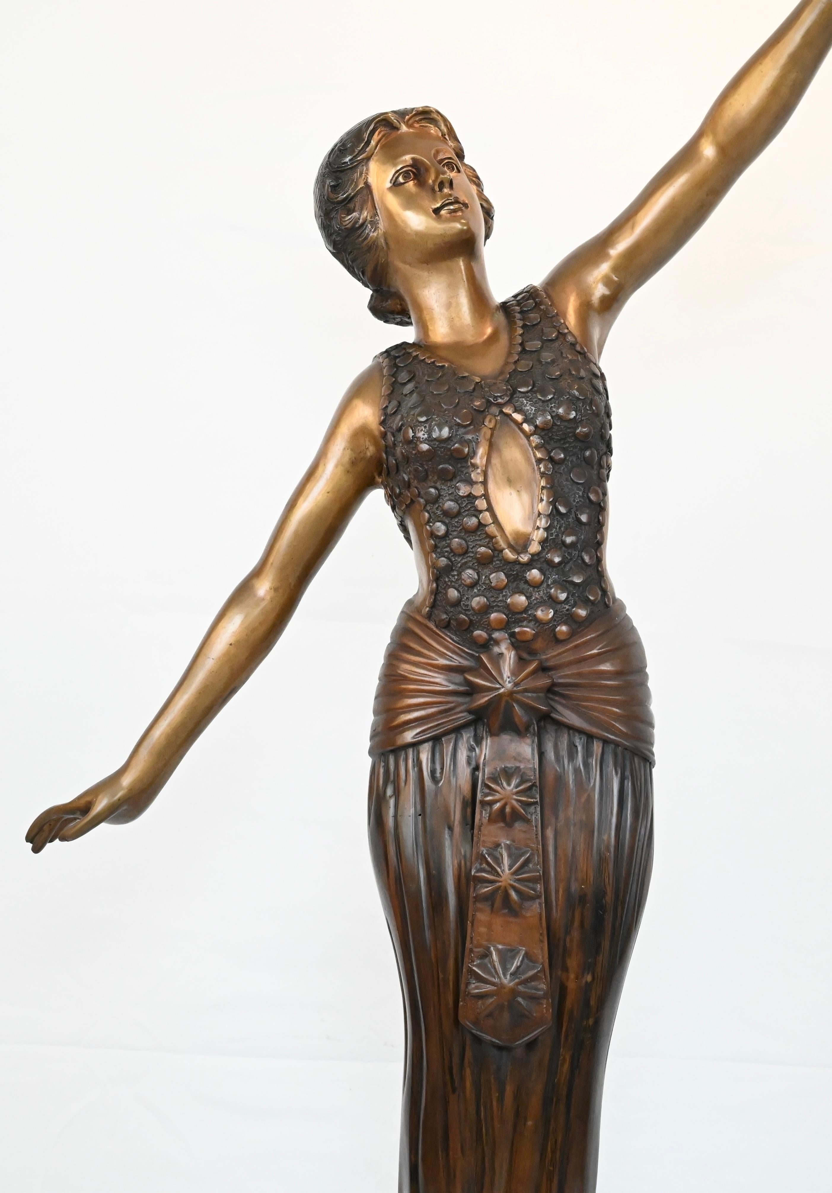 Very decorative and fine quality French Art Deco Style Life-Size Bronze Lamp Statue with Torchiere. 

At the base of a staircase, or in front of a fireplace, the silhouette of this floor lamp has a lifelike quality. The attention to detail is