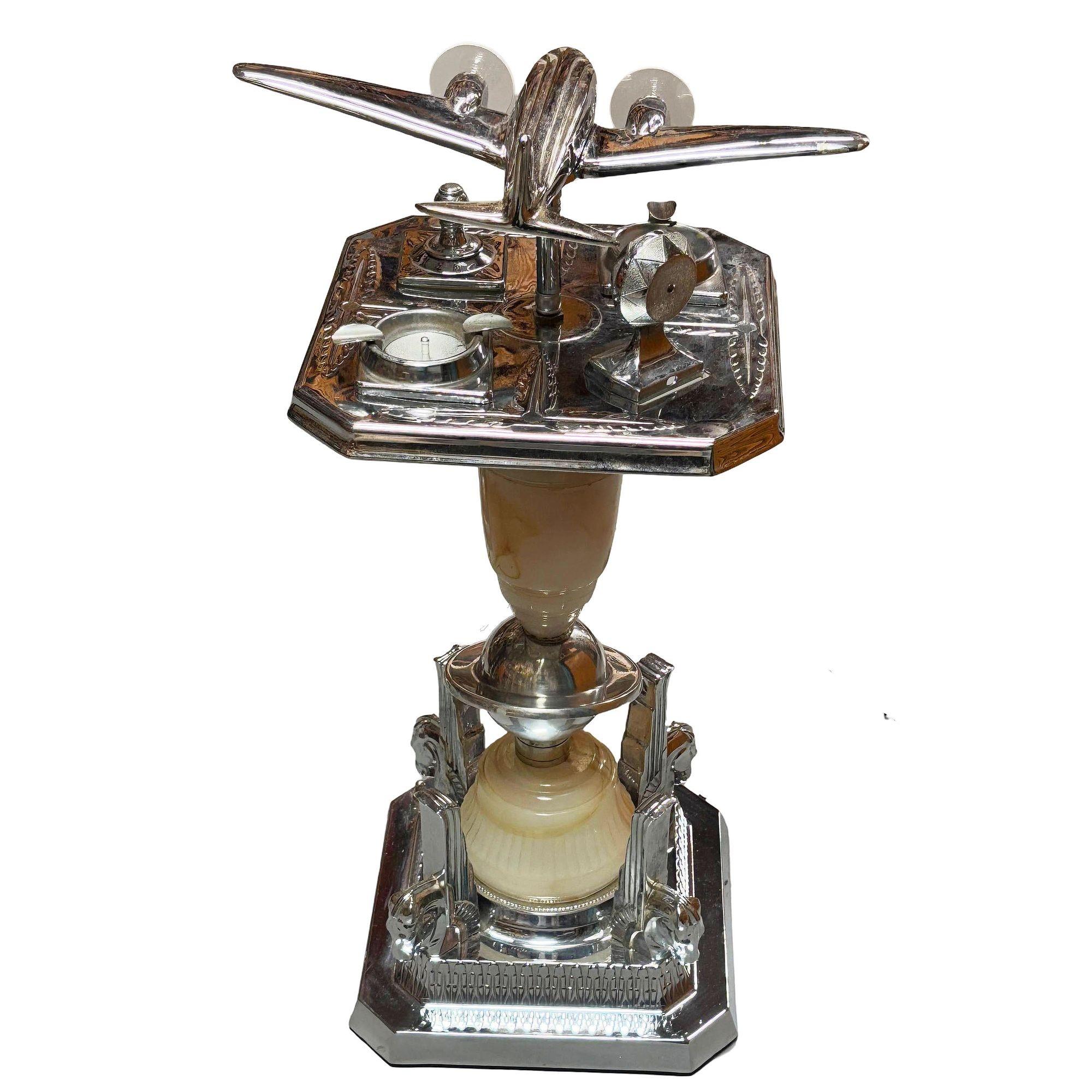 Art Deco Light Up Chrome Douglas DC-3 Airplane Ashtray Stand w/ Art Glass Base (Mitte des 20. Jahrhunderts) im Angebot