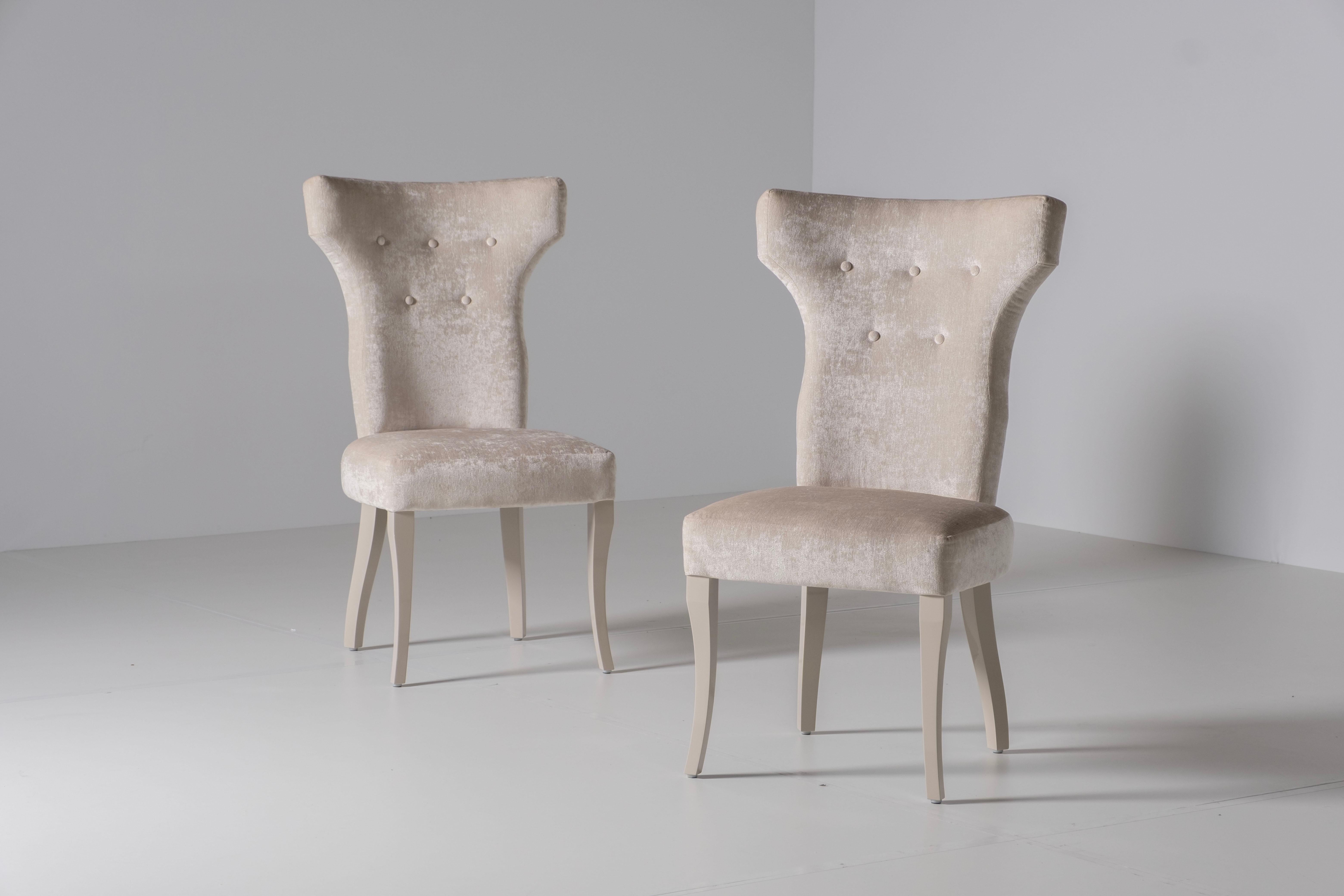 Set di 2 sedie da pranzo Art Line, collezione moderna, realizzate a mano in Portogallo - Europa di Greenapple.

Le sedie da pranzo Line sono un pezzo classico e confortevole per ogni occasione.
La combinazione armoniosa tra il tessuto di lino beige,