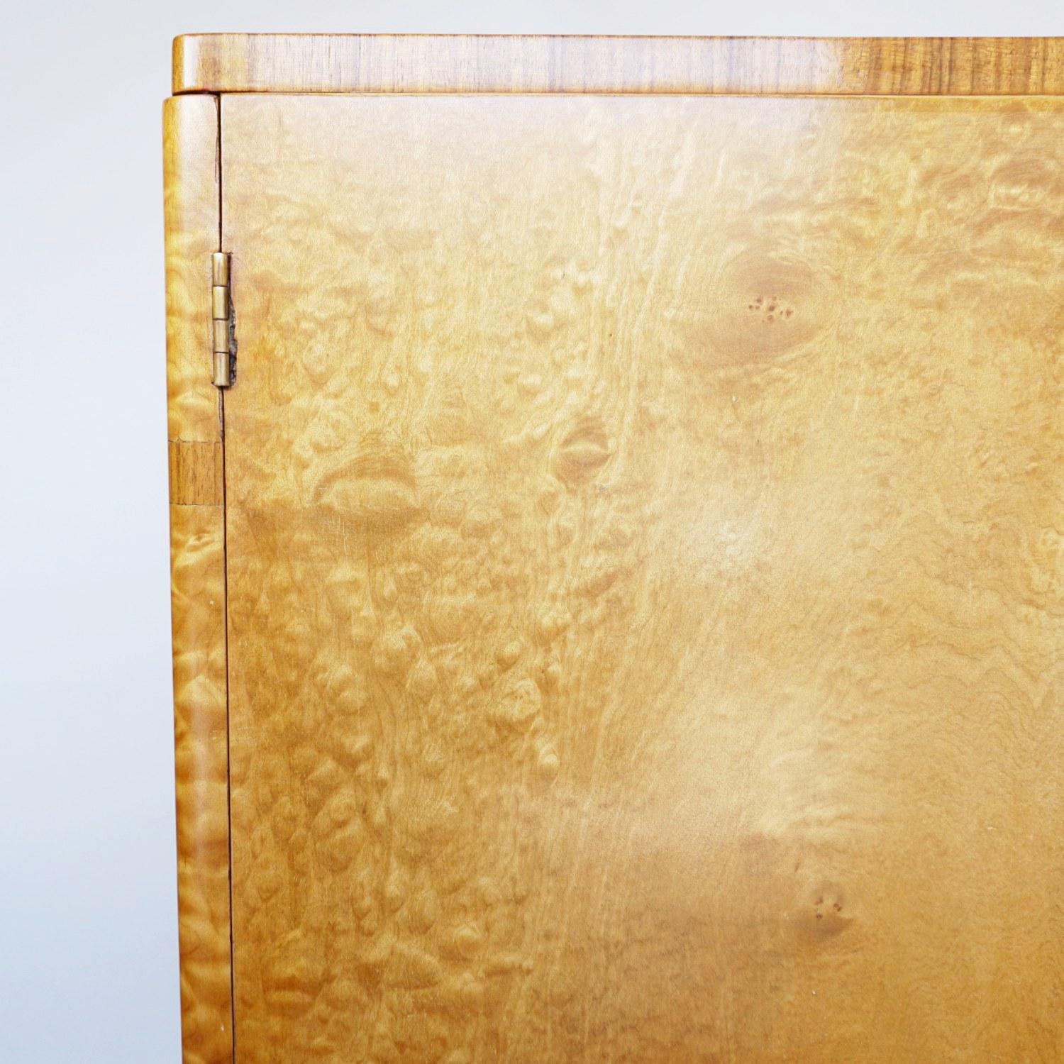 Art Deco Linen Cabinet Satin Birch and Walnut Veneered, English, Circa 1935 7