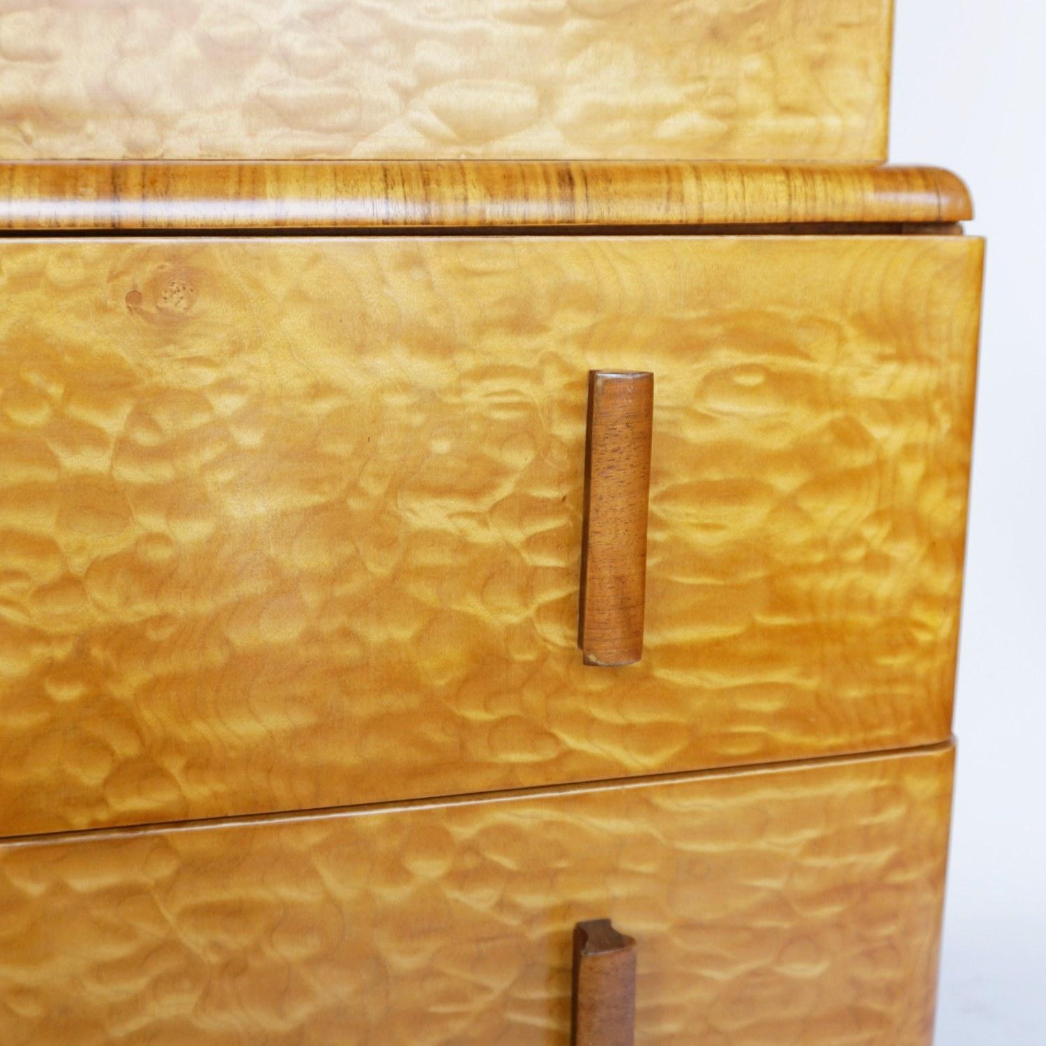 Mid-20th Century Art Deco Linen Cabinet Satin Birch and Walnut Veneered, English, Circa 1935