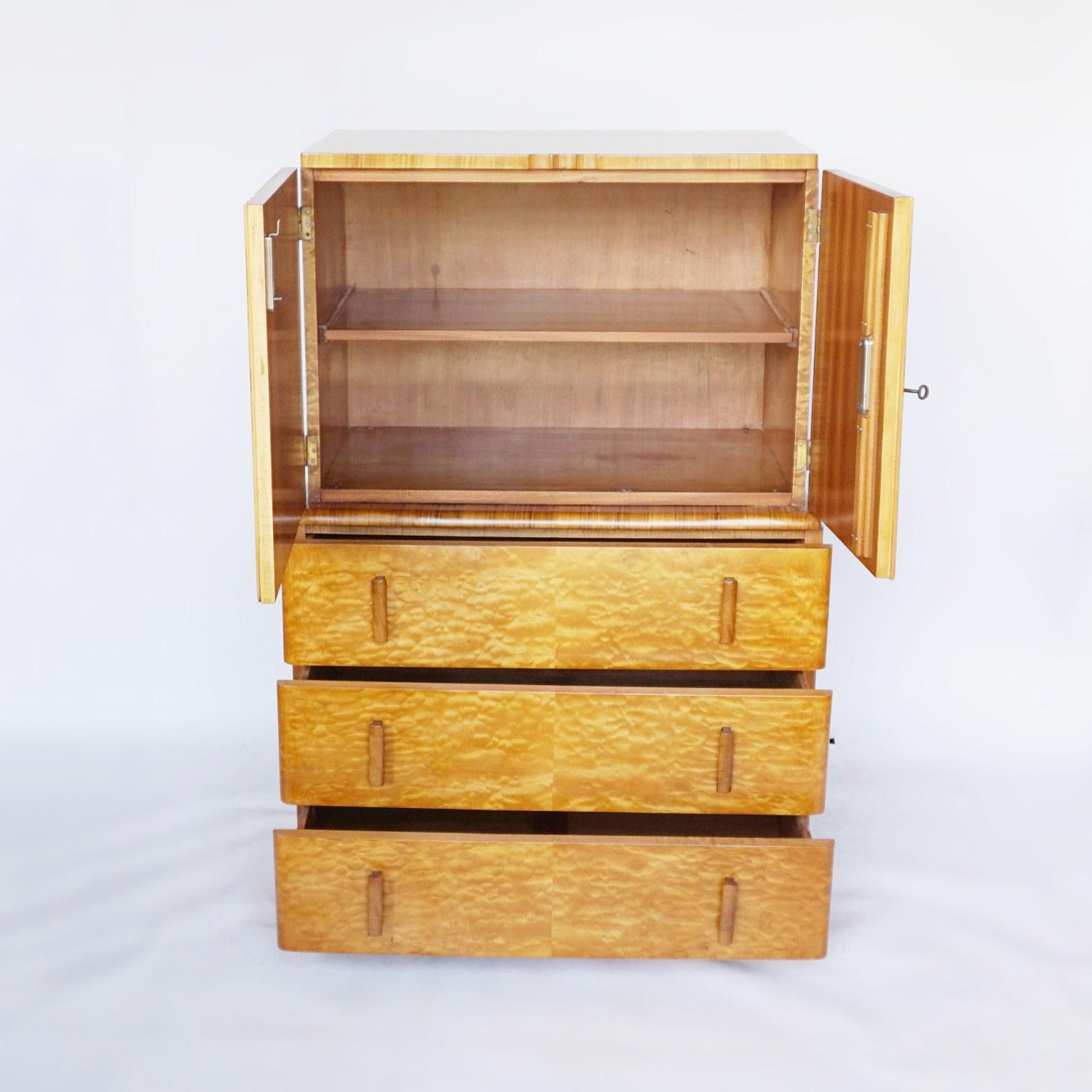 Art Deco Linen Cabinet Satin Birch and Walnut Veneered, English, Circa 1935 1