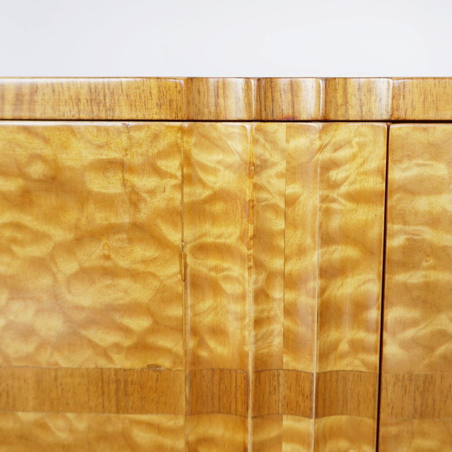 Art Deco Linen Cabinet Satin Birch and Walnut Veneered, English, Circa 1935 2