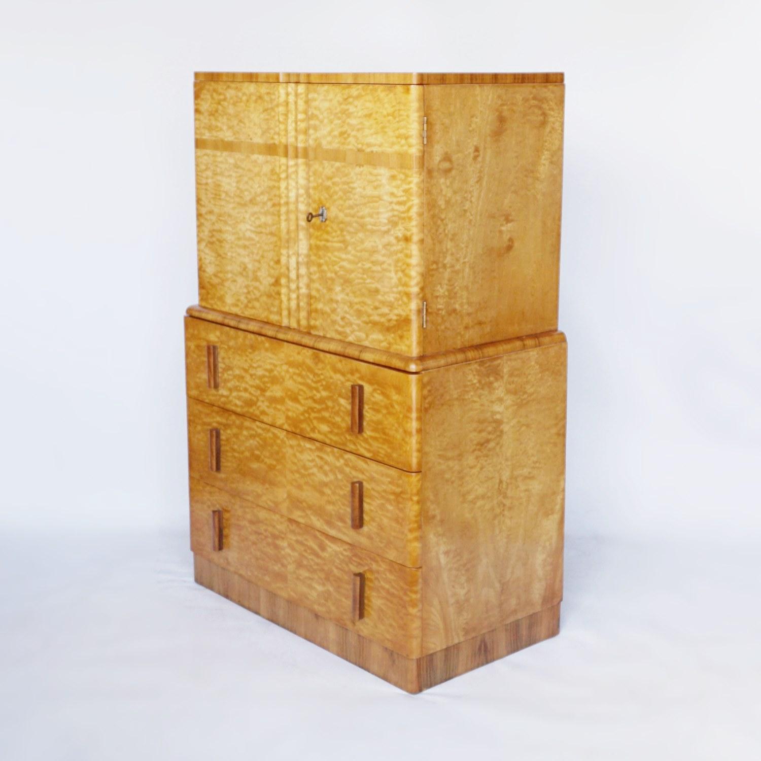 Art Deco Linen Cabinet Satin Birch and Walnut Veneered, English, Circa 1935 4