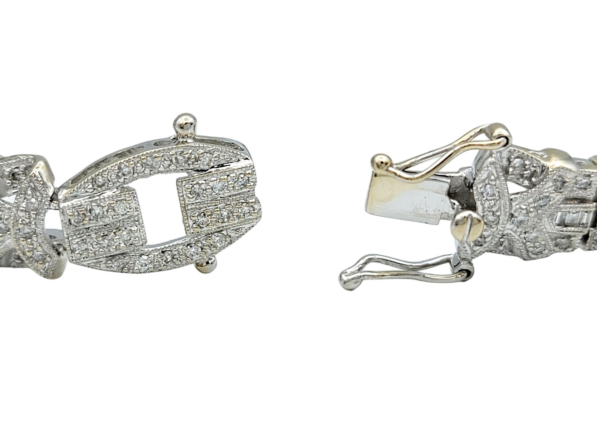 Bracelet à maillons Art déco en or blanc 18 carats avec diamants baguettes et ronds en vente 1