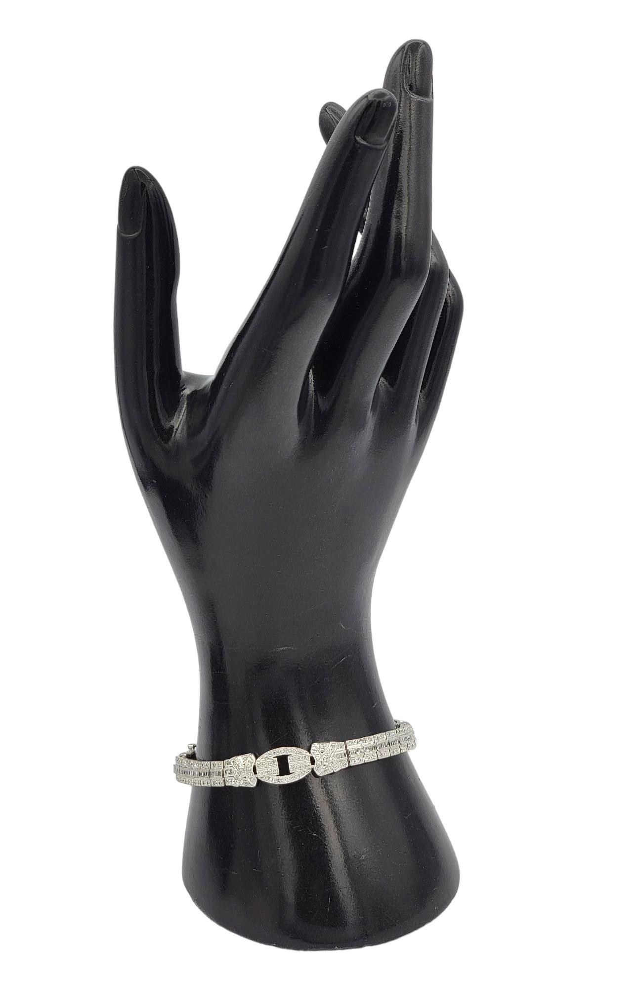 Bracelet à maillons Art déco en or blanc 18 carats avec diamants baguettes et ronds en vente 4