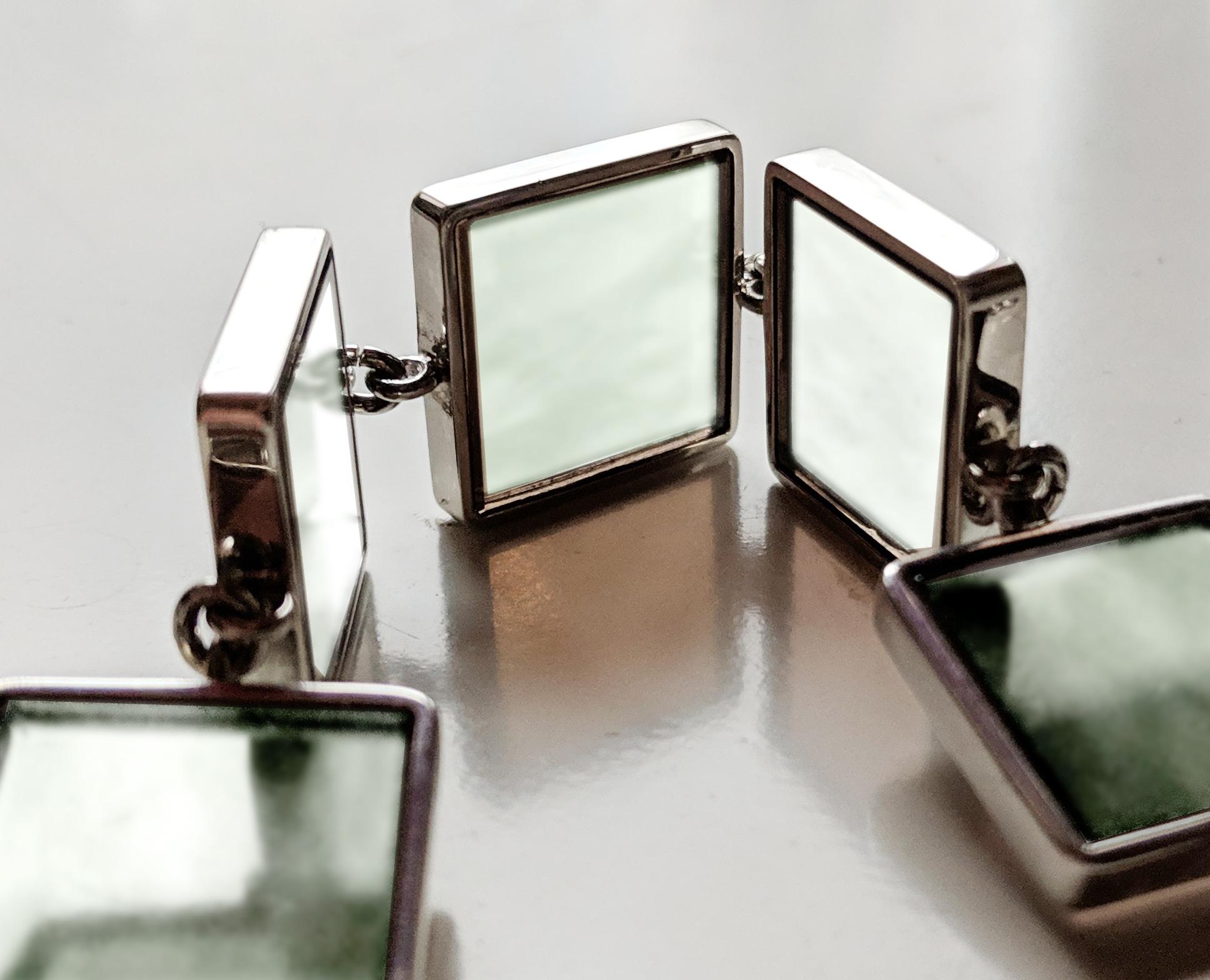 Bracelet de style Art Déco à quartzes verts présenté dans Vogue en vente 4