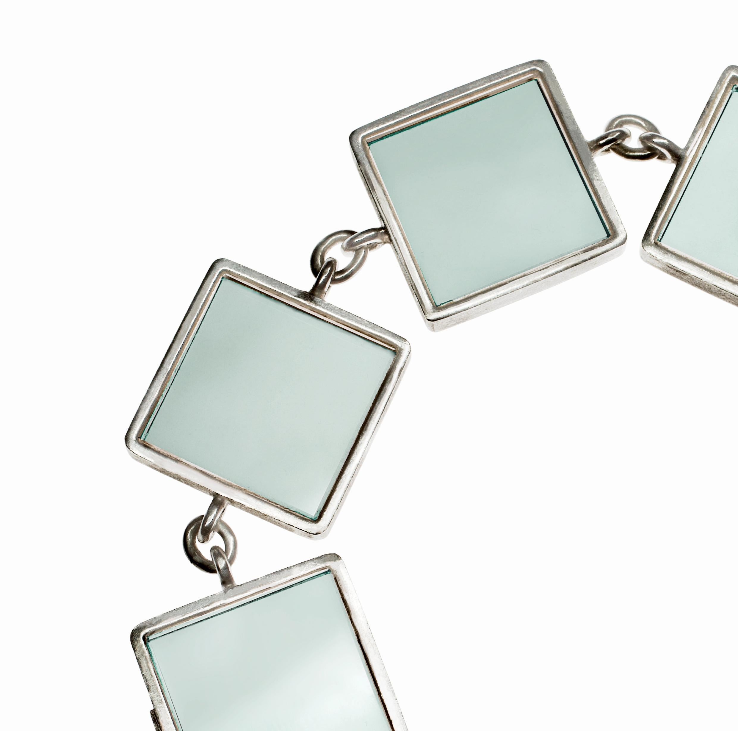 Art déco Bracelet de style Art Déco à quartzes verts présenté dans Vogue en vente