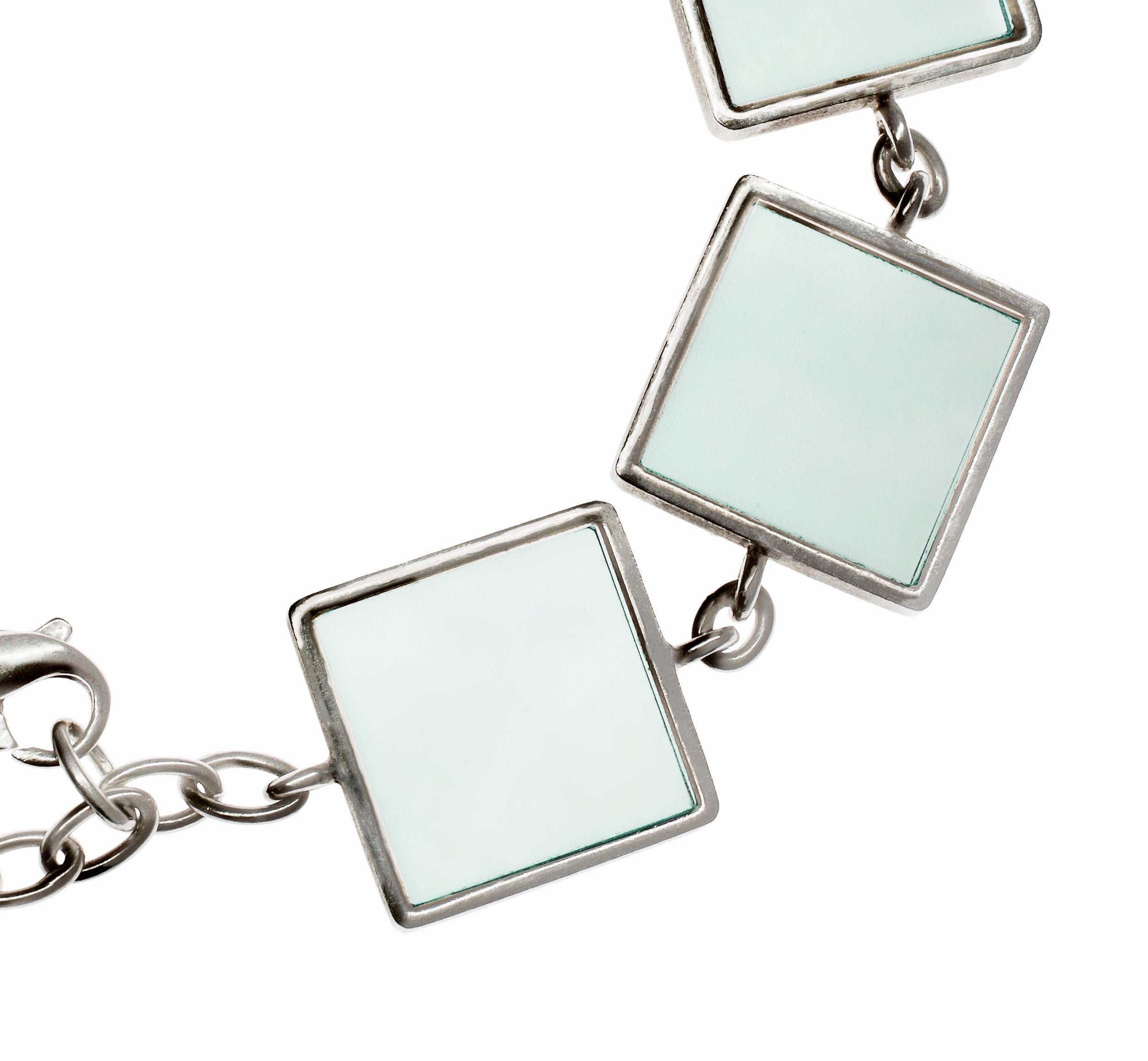 Taille mixte Bracelet de style Art Déco à quartzes verts présenté dans Vogue en vente
