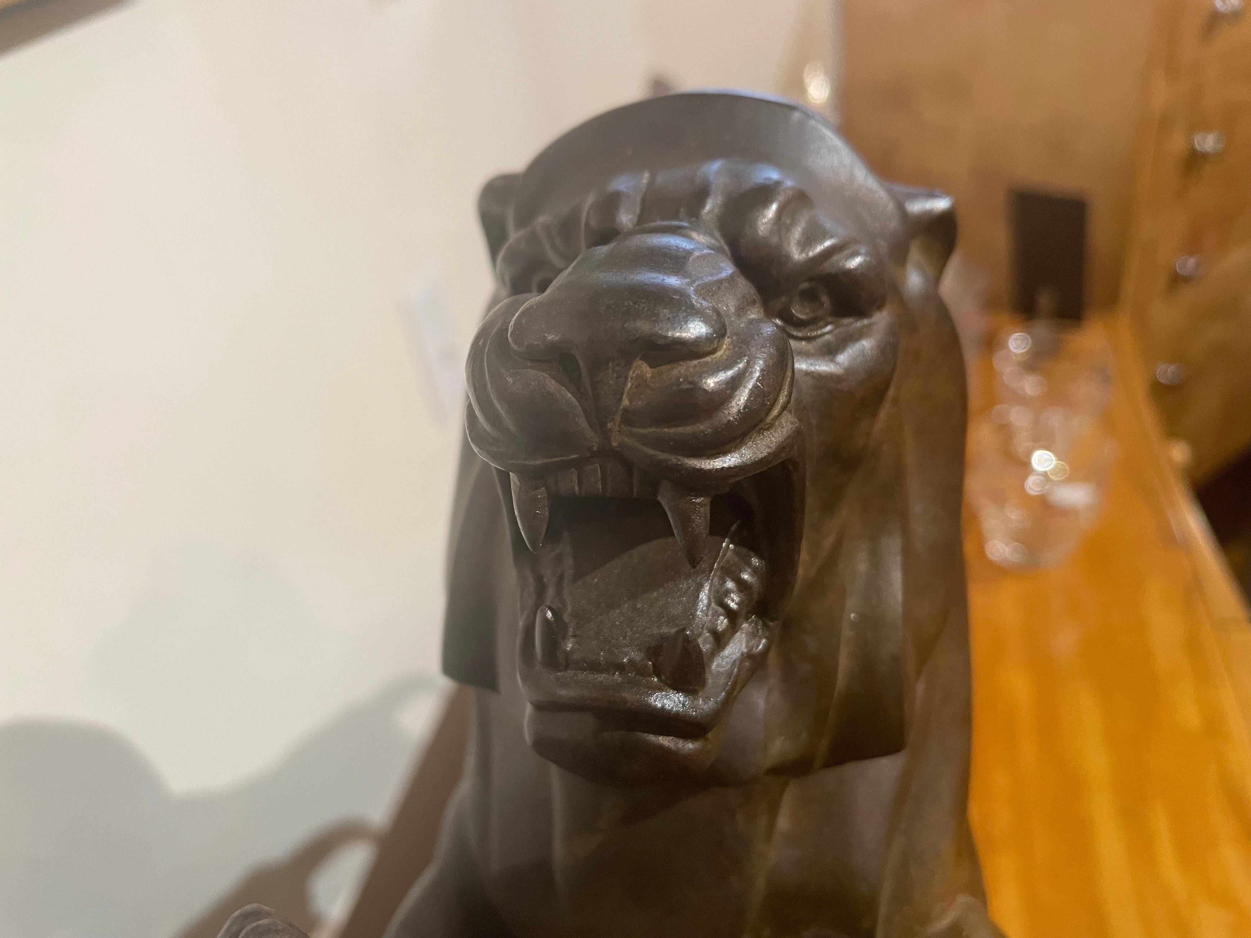 Sculpture de chasseur de lion Art Déco signée Limousin, années 1930 en vente 3
