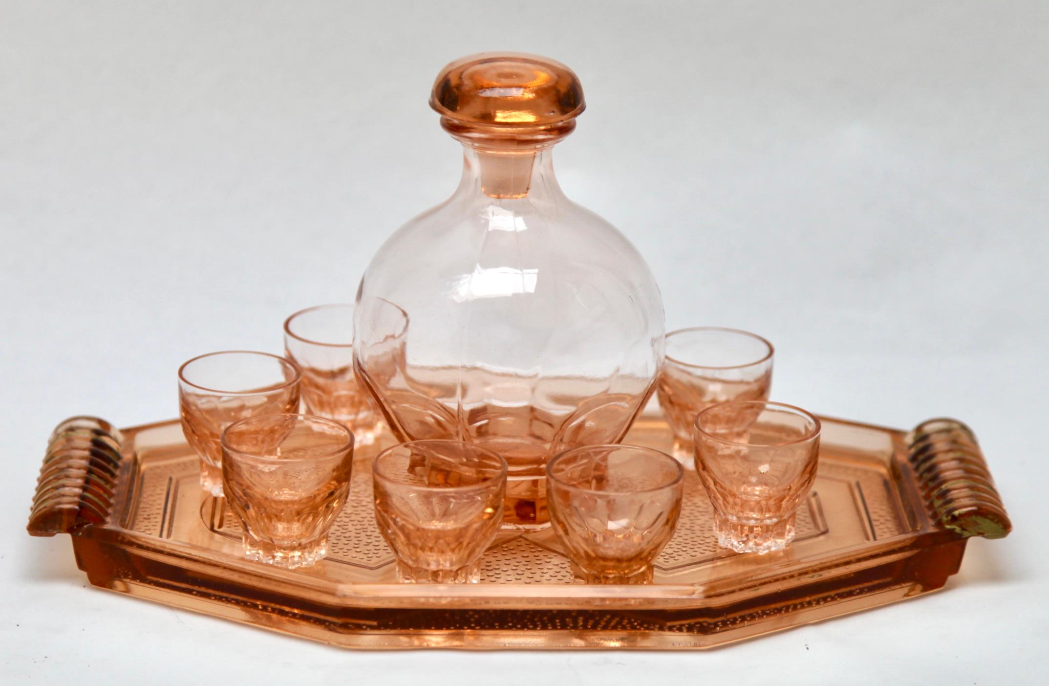 Glass factory de Rupel, boom, Belgium.

Set with a decanter and 7 matching glasses and a serving tray.

Dimensions: decanter
Height 15 cm 5.9 inch
Width 10 cm 3.93 inch.

Dimensions: liqueur glass
Height 4 cm 1.57 inch
Width 4 cm 1.57