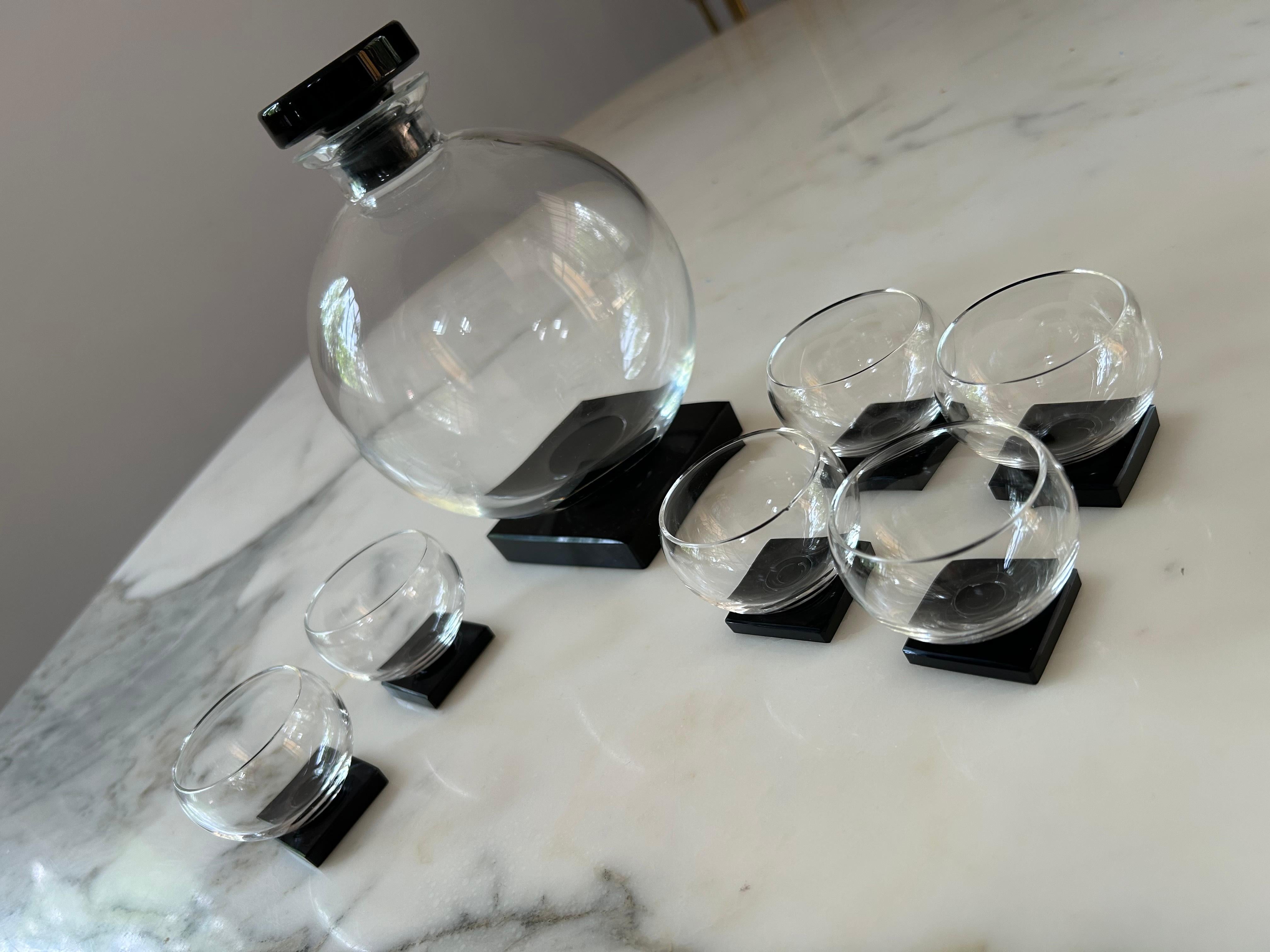 Art Deco Liqueur Set with Decanter & 6 Glasses, In the Style of W. J. Rozendaal For Sale 1