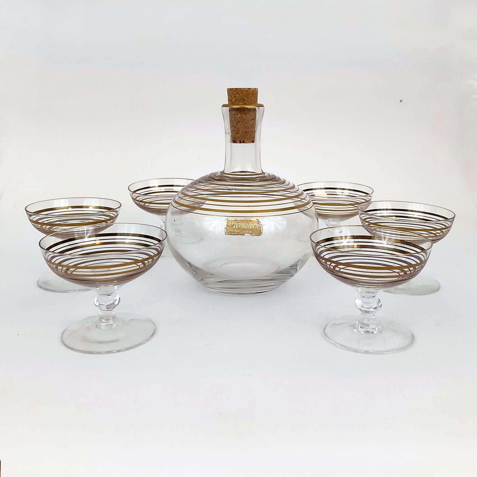 Mid-20th Century Art Deco Liquor Service Decanter and Six Glasses, 1930s For Sale