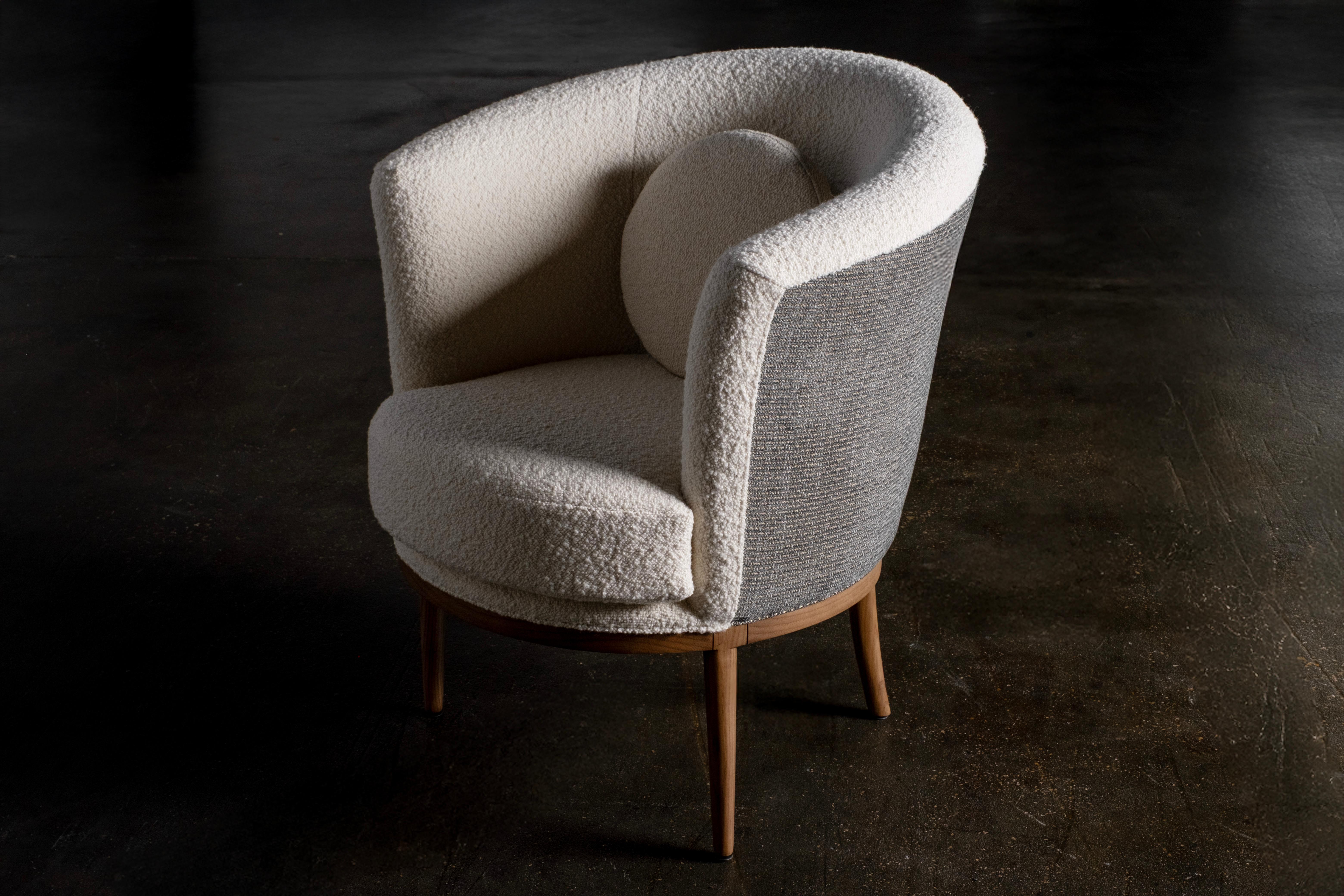 Sillón Art Déco Lisboa, Colección Modern, Hecho a mano en Portugal - Europa por Greenapple.

El sillón Lisboa aporta un toque sofisticado y elegante a cualquier salón. El sillón está tapizado en chenilla de eucalipto en el exterior del respaldo y