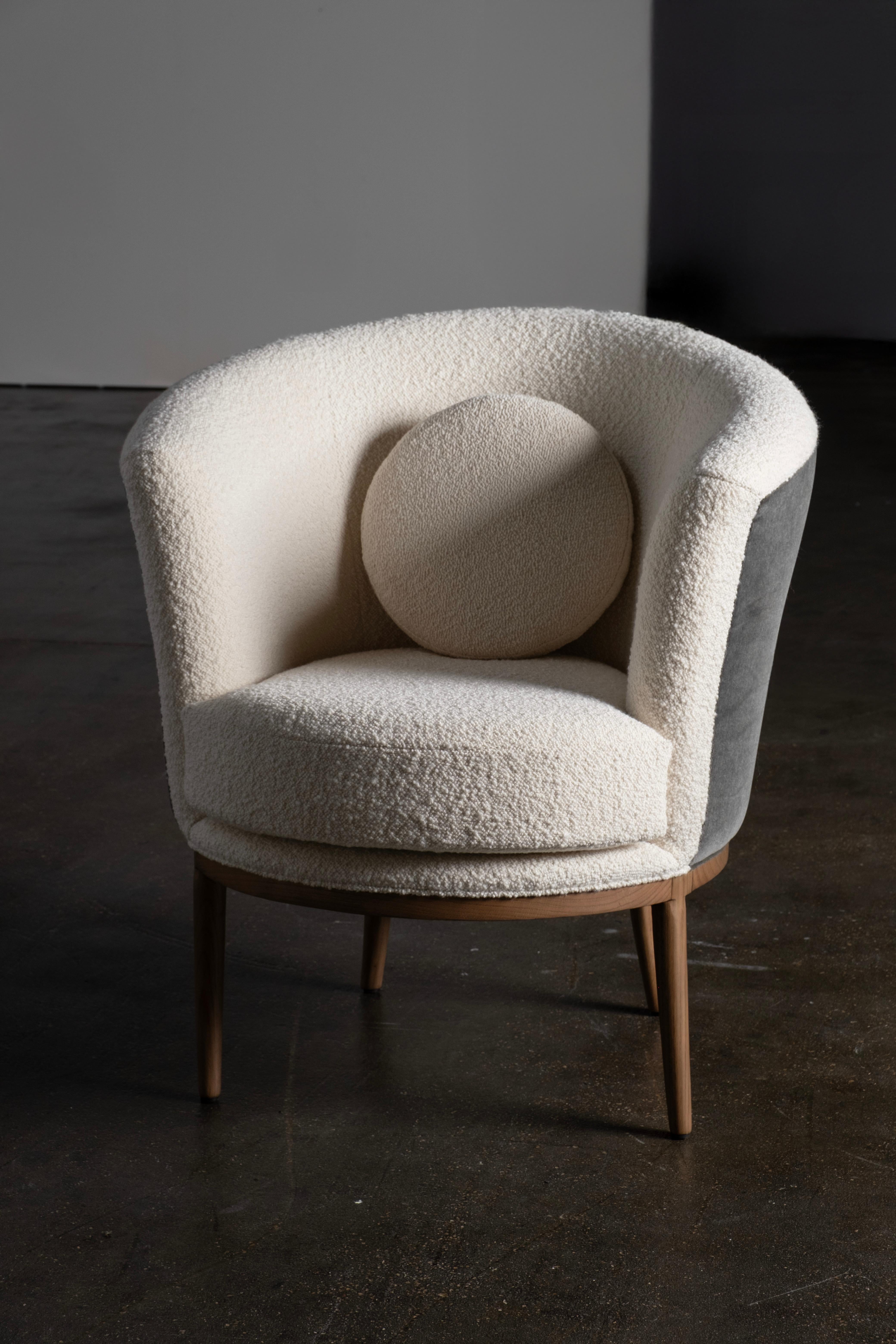 Fauteuil Art Déco Lisboa, Collection S, Fabriqué à la main au Portugal - Europe par Greenapple.

Le fauteuil Lisboa apporte une touche sophistiquée et élégante à tout espace de vie. Revêtu de velours mohair vert foncé à l'extérieur du dossier et de