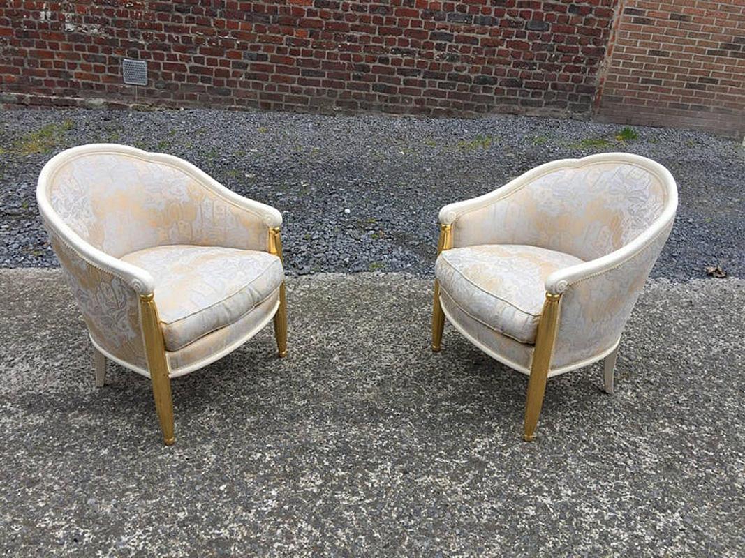 Doré suite de salon Art Déco, vers 1930 Deux fauteuils et un banc à deux places.  en vente