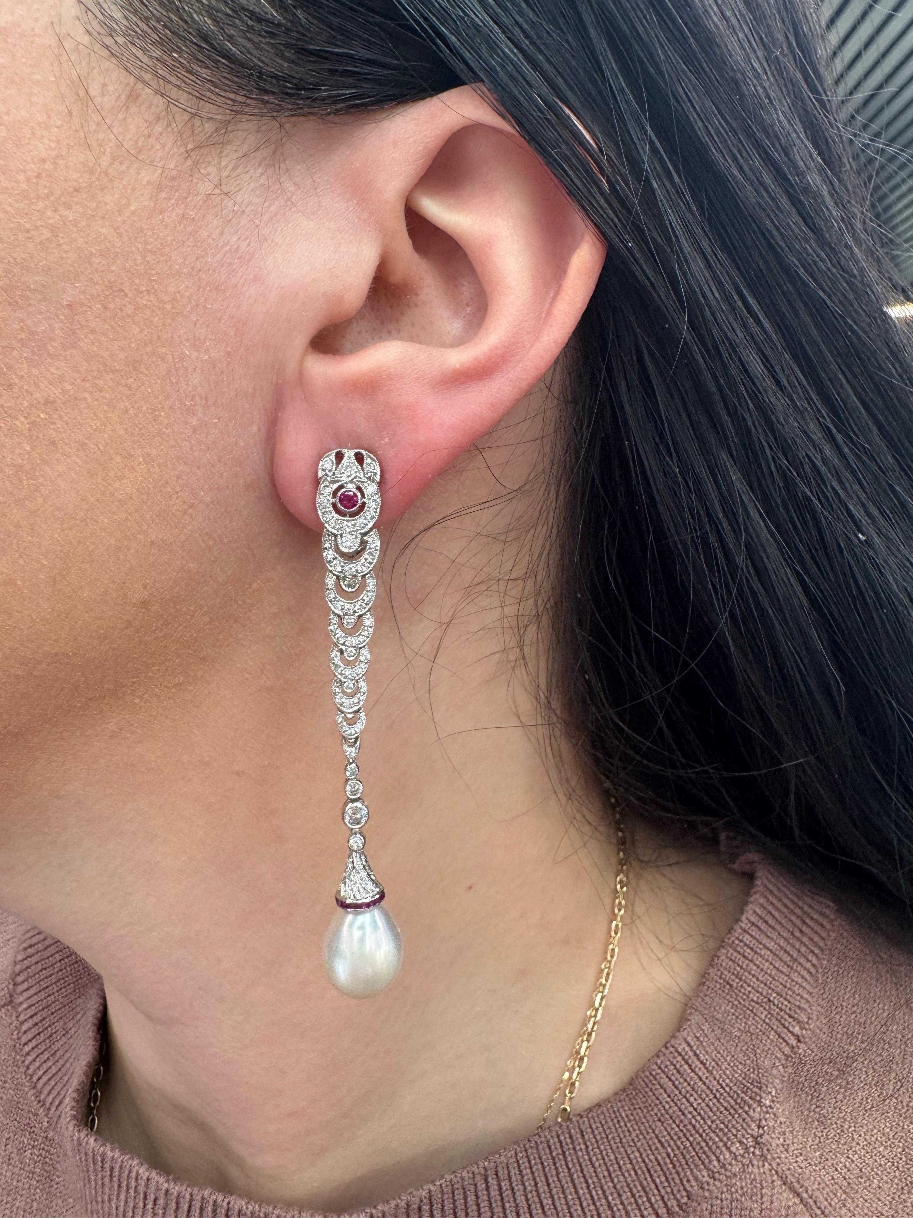 Art Deco Long Drop Diamond Ruby Earrings 1.50 Carats 18 Karat White Gold In Excellent Condition For Sale In New York, NY
