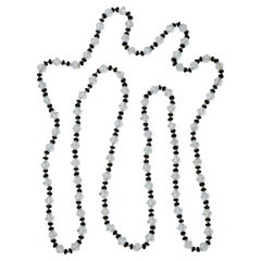 Art Deco Long Hand Cut Clear und Französisch Jet Perlen Flapper Halskette circa 1920s