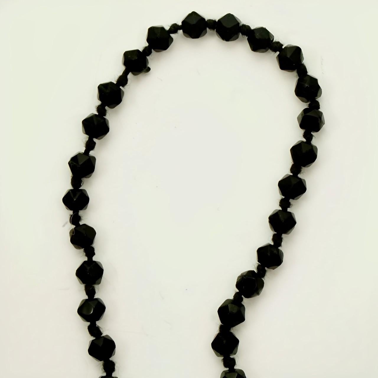 Art Deco Long Hand Cut French Jet Beads Flapper Necklace circa 1920s In Good Condition In London, GB