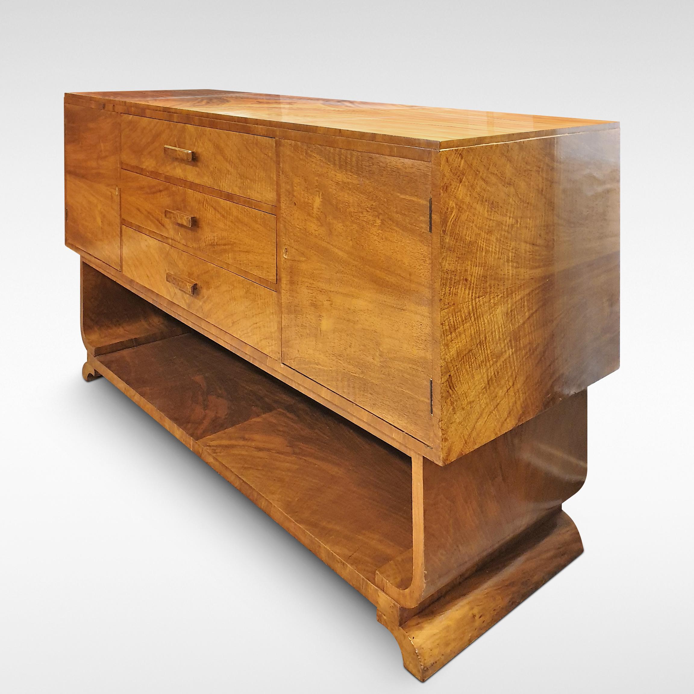 Art Deco Long U-Base Sideboard in Figured Walnut Veneers In Good Condition In Edenbridge, Kent