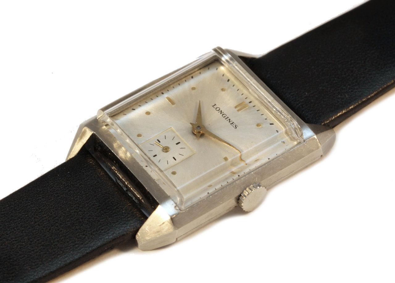 Art Deco Longines Gentleman’s Manual Wrist Watch, Serviced, c1945 In Good Condition For Sale In Westward ho, GB