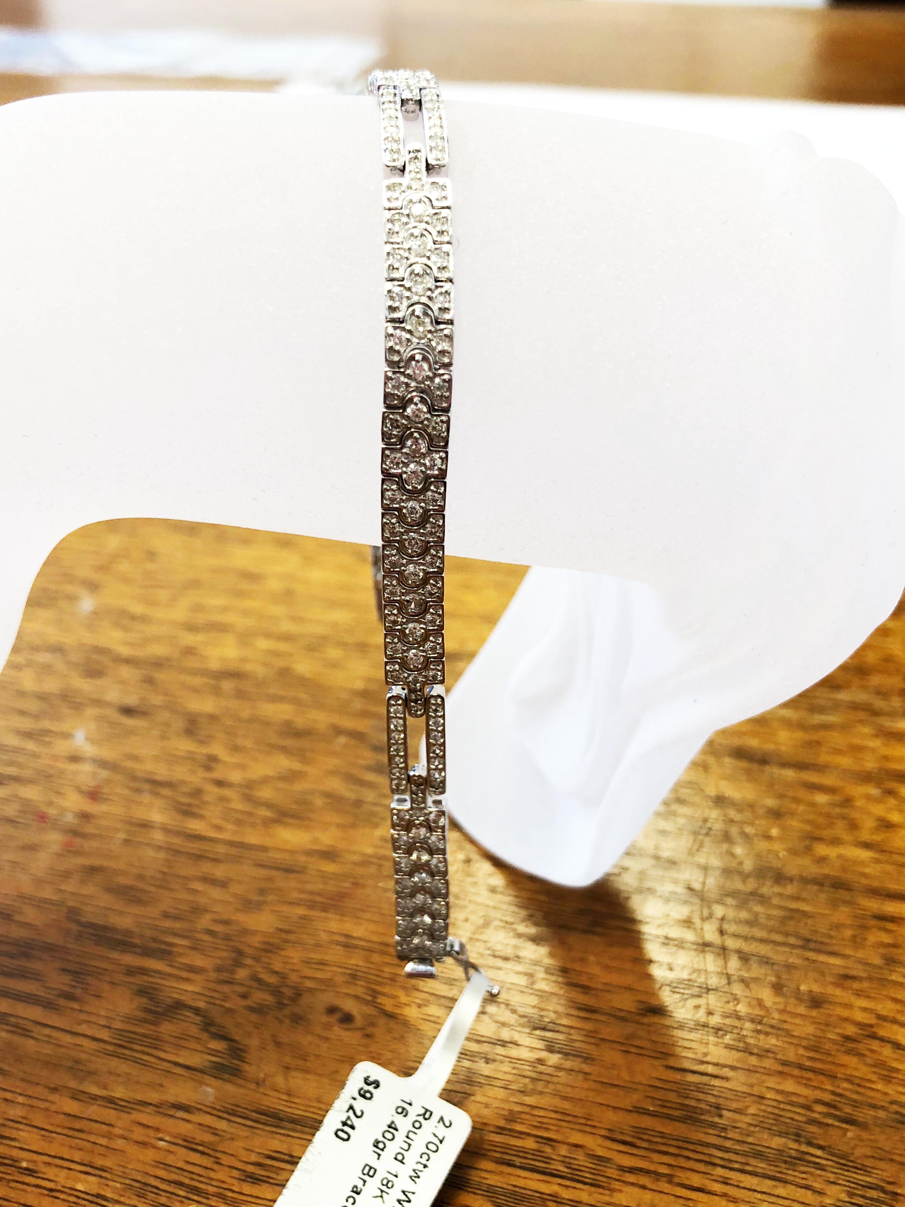 Art Deco Style Look Diamond Bracelet in 18 Karat White Gold In New Condition In Los Angeles, CA