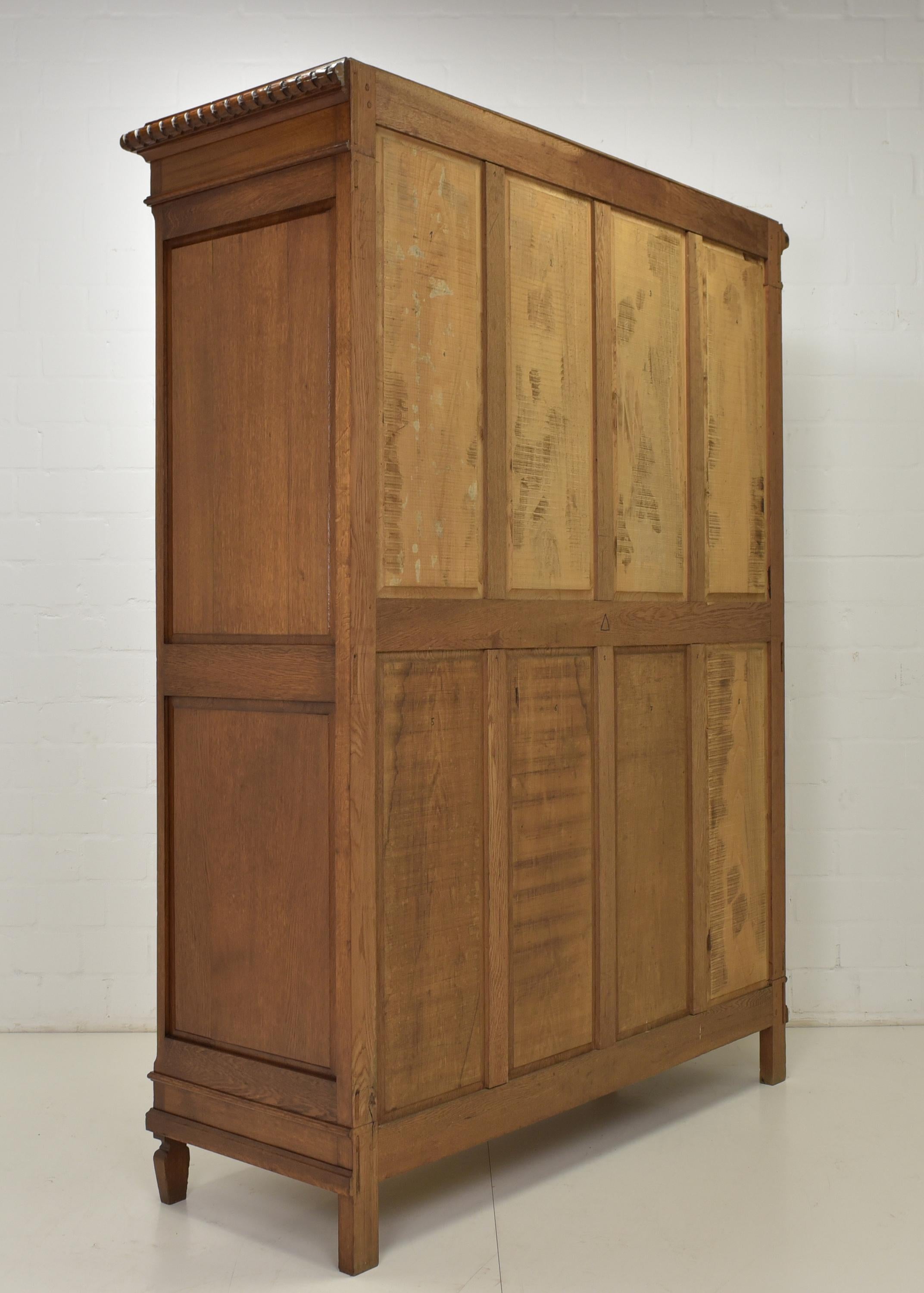 Art Deco / Louis XVI Hallway Wardrobe in Oak, 1920 For Sale 5