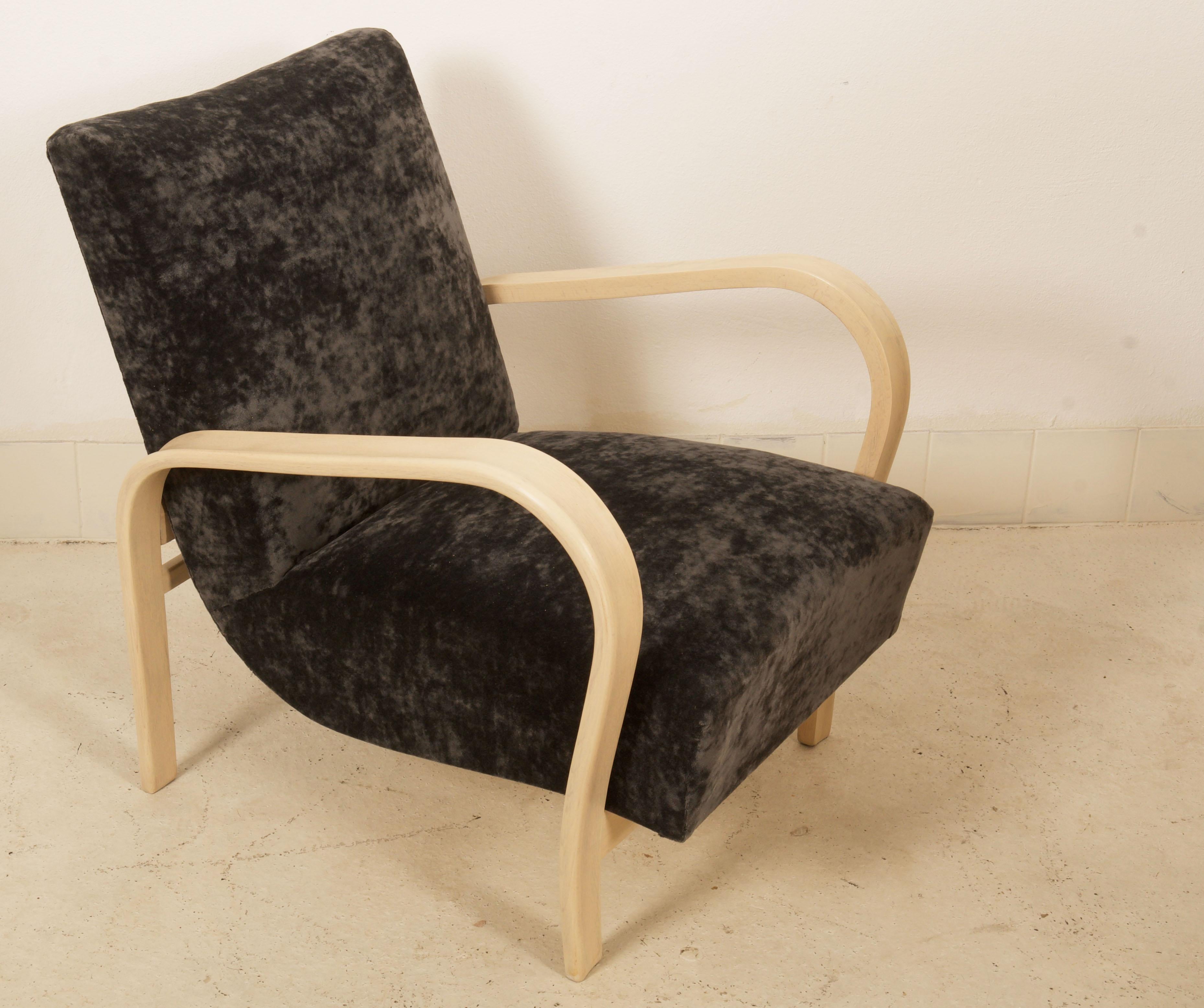 Art Deco Lounge Chair by Jindrich Halabala For Sale 1