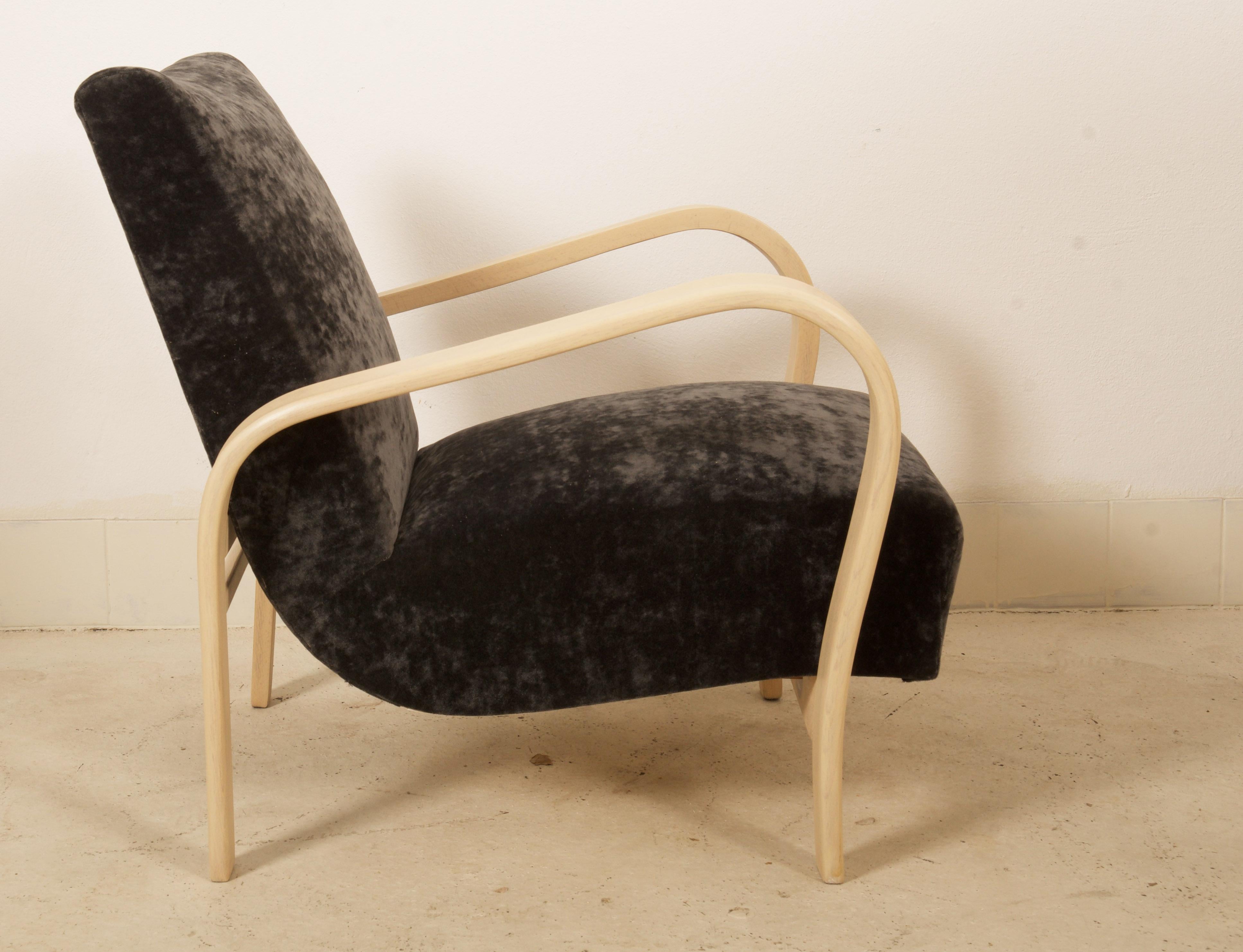 Art Deco Lounge Chair by Jindrich Halabala For Sale 2