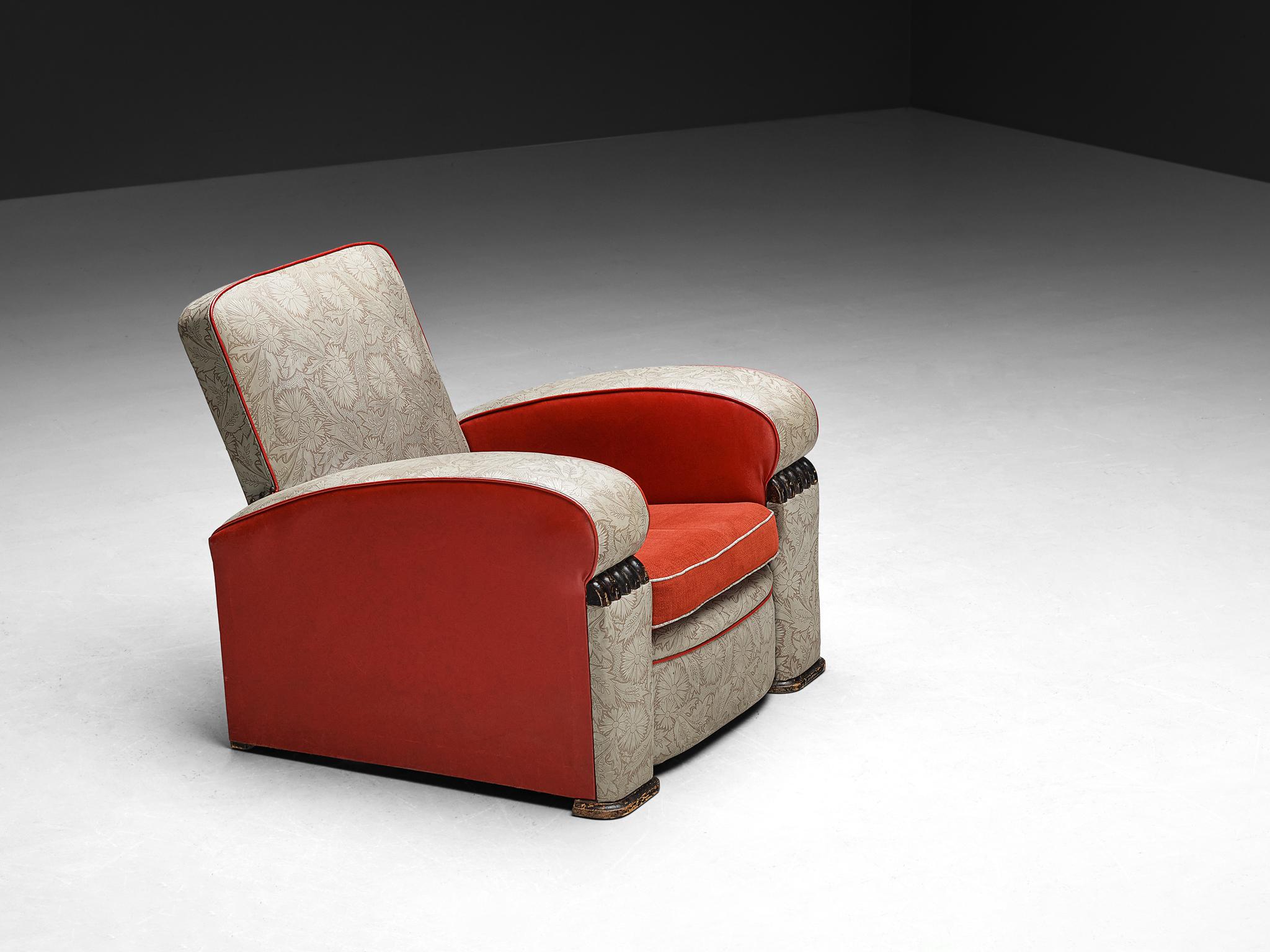 Poltrona, ecopelle, tessuto, legno tinto, ottone, Europa, anni '30

Questa poltrona risalente agli anni '30 abbraccia i tratti stilistici dello stile Art Déco. Con la sua forma imponente, questo design merita un posto di rilievo negli interni.
