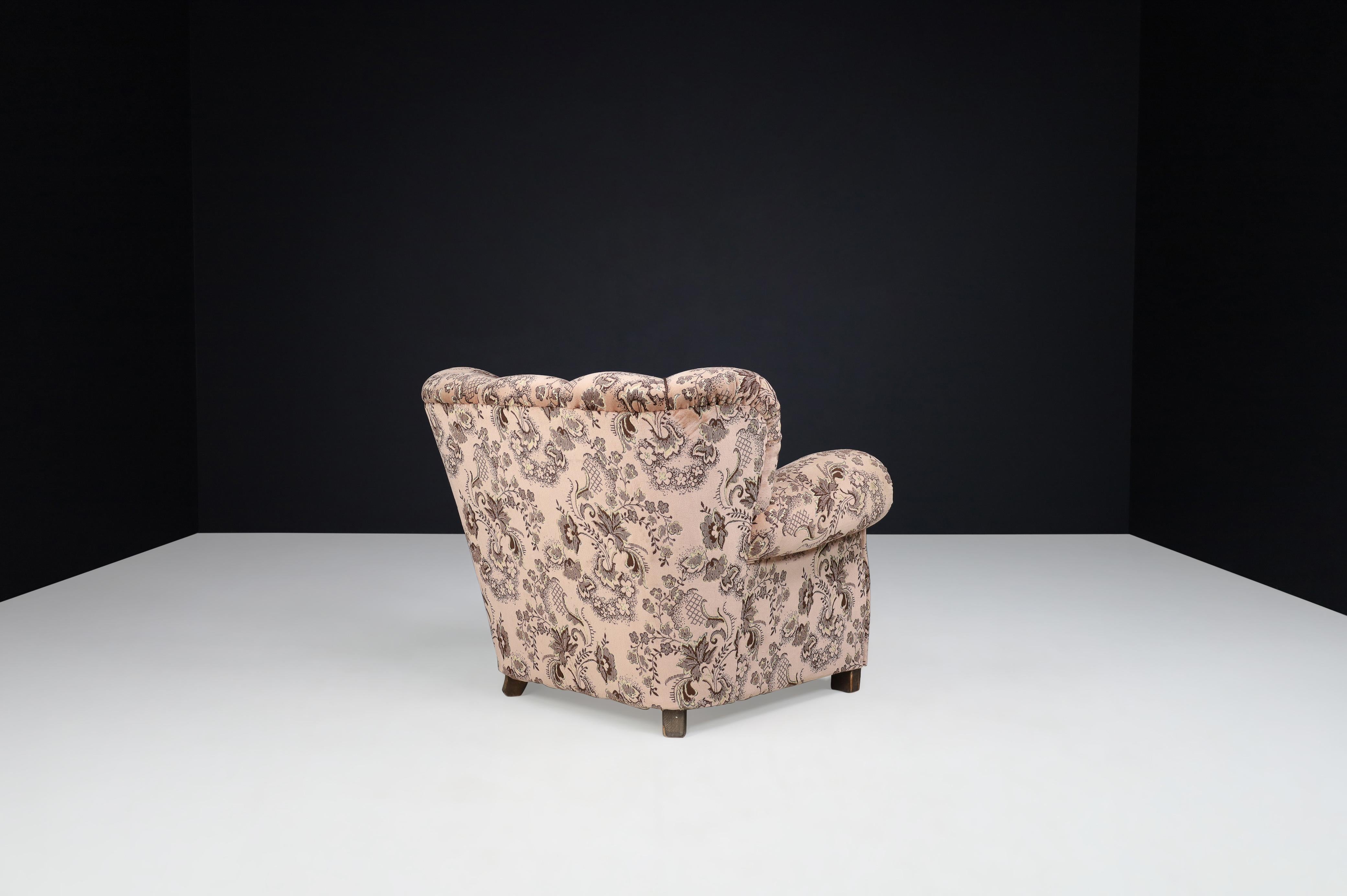 Art Deco Lounge Chair in Floral Fabric Prague, 1930s In Good Condition In Almelo, NL