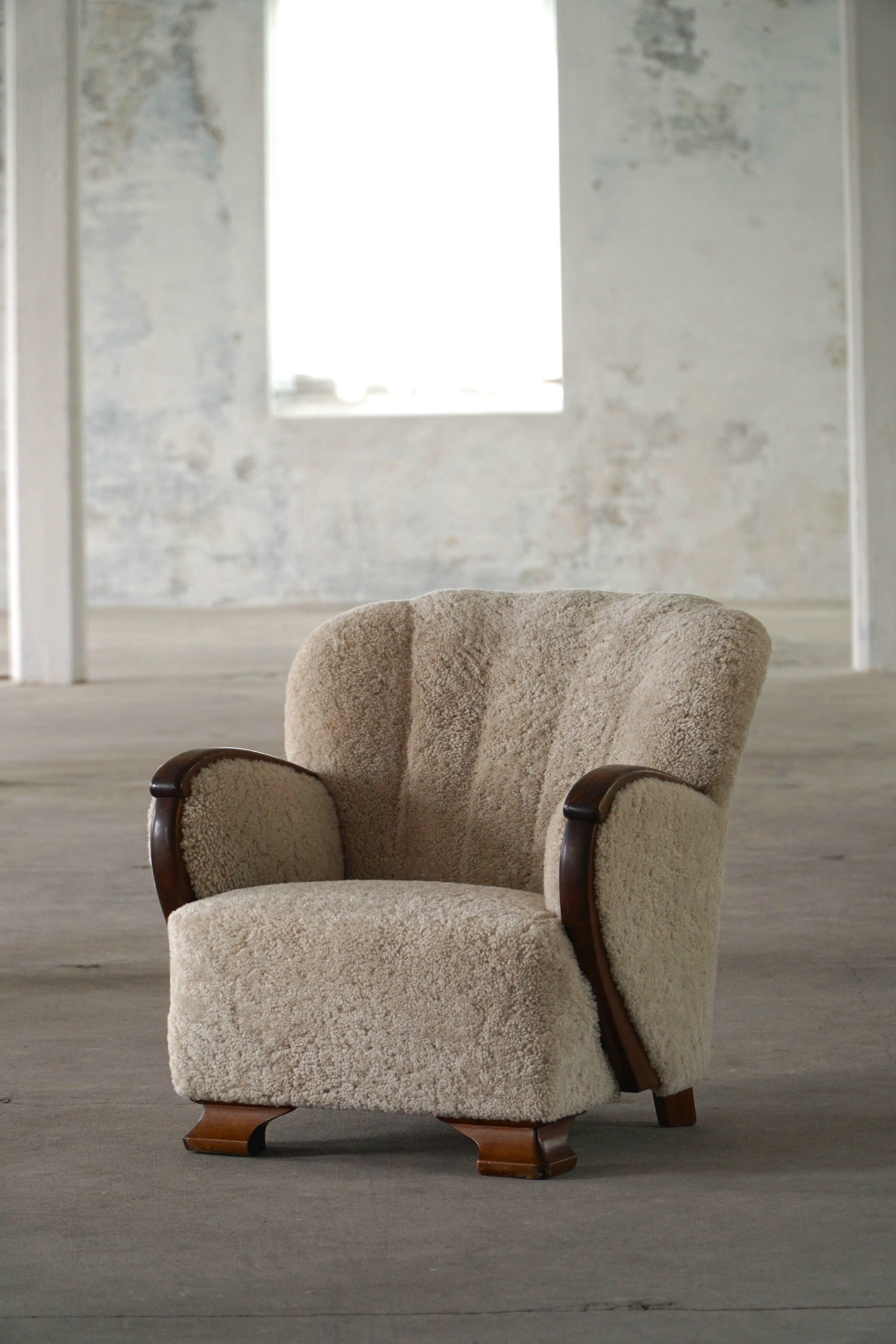 Art Deco Lounge Chair in Lambswool & Birch, Danish Cabinetmaker, 1930s In Good Condition For Sale In Odense, DK