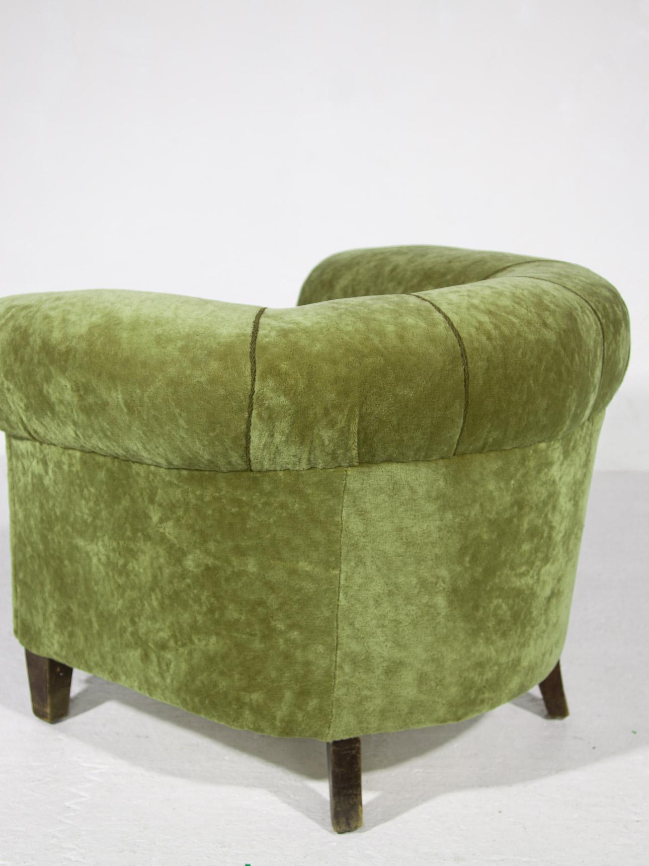 Art déco-Loungesessel mit grüner, oliv-olivfarbener Samtpolsterung (Polster) im Angebot