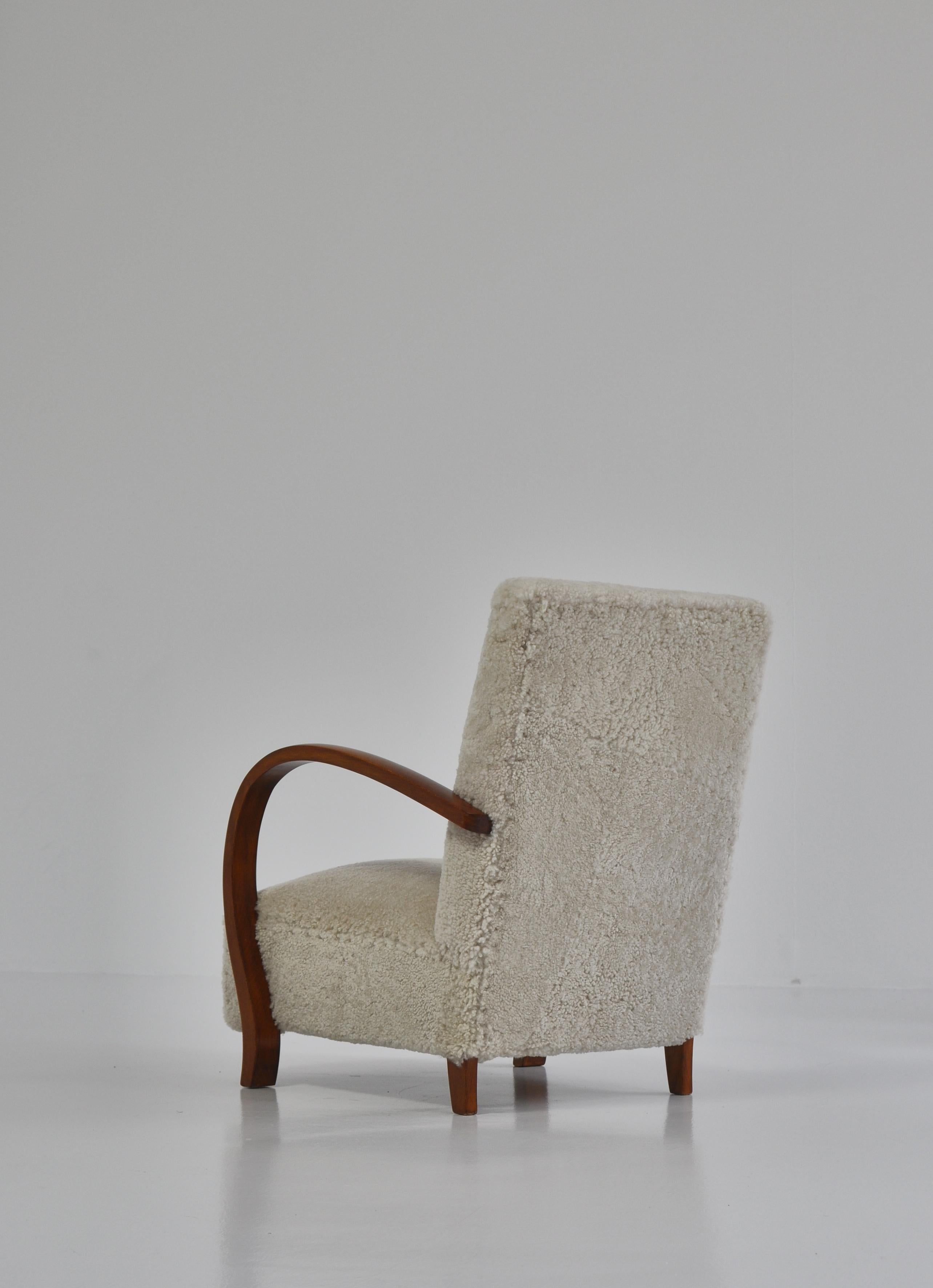 Art Deco Lounge Chairs in White Sheepskin and Stained Beech, Denmark, 1930s 3