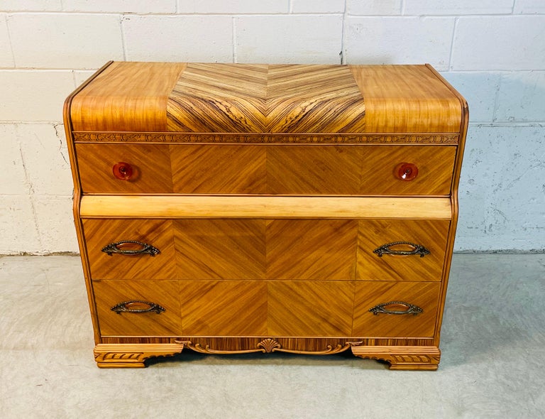 Commode basse style cascade Art Dco En vente sur 1stDibs