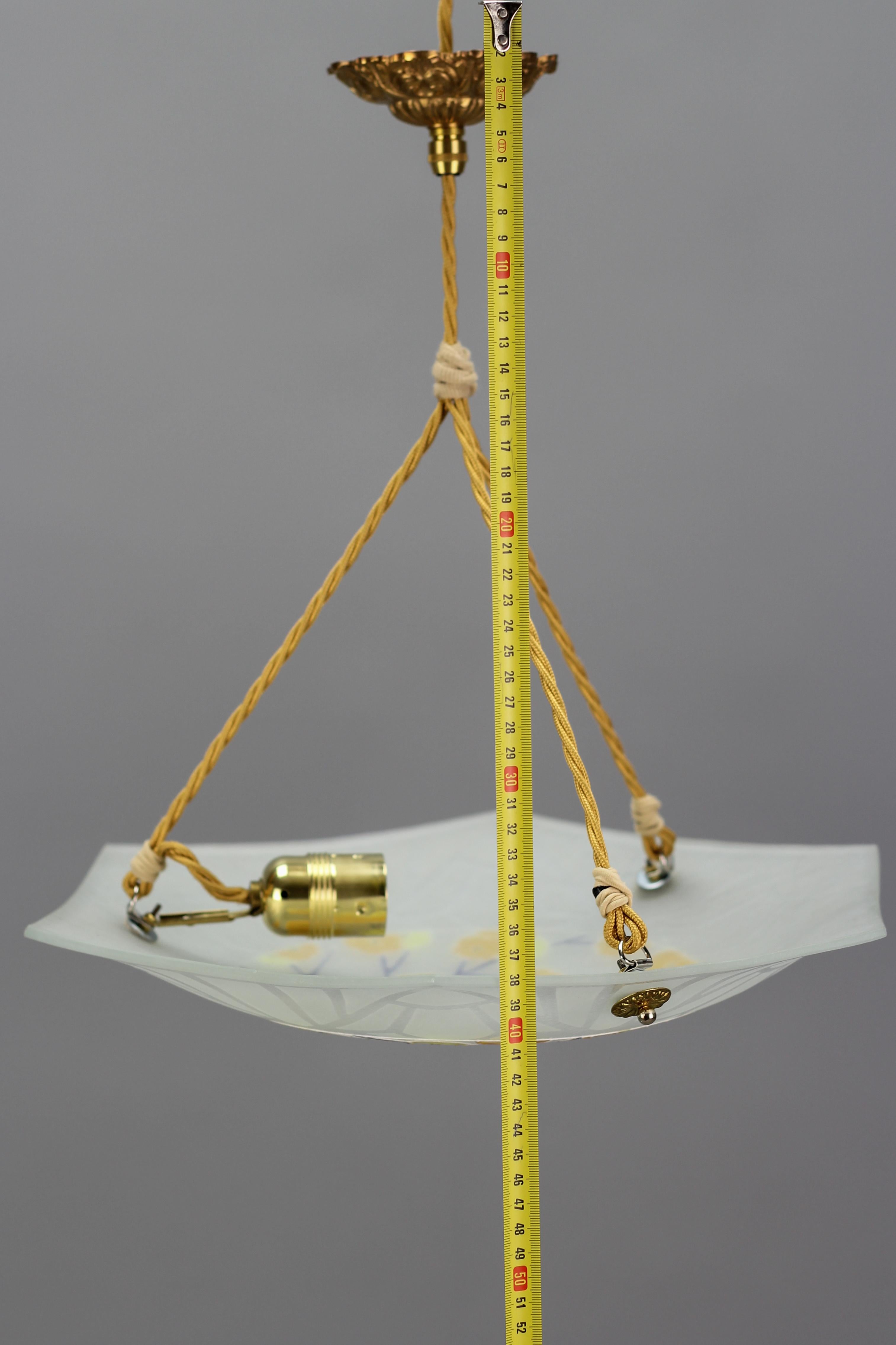 Lampe à suspension Art Déco Loys Lucha signée en verre émaillé et dépoli, années 1930 en vente 2