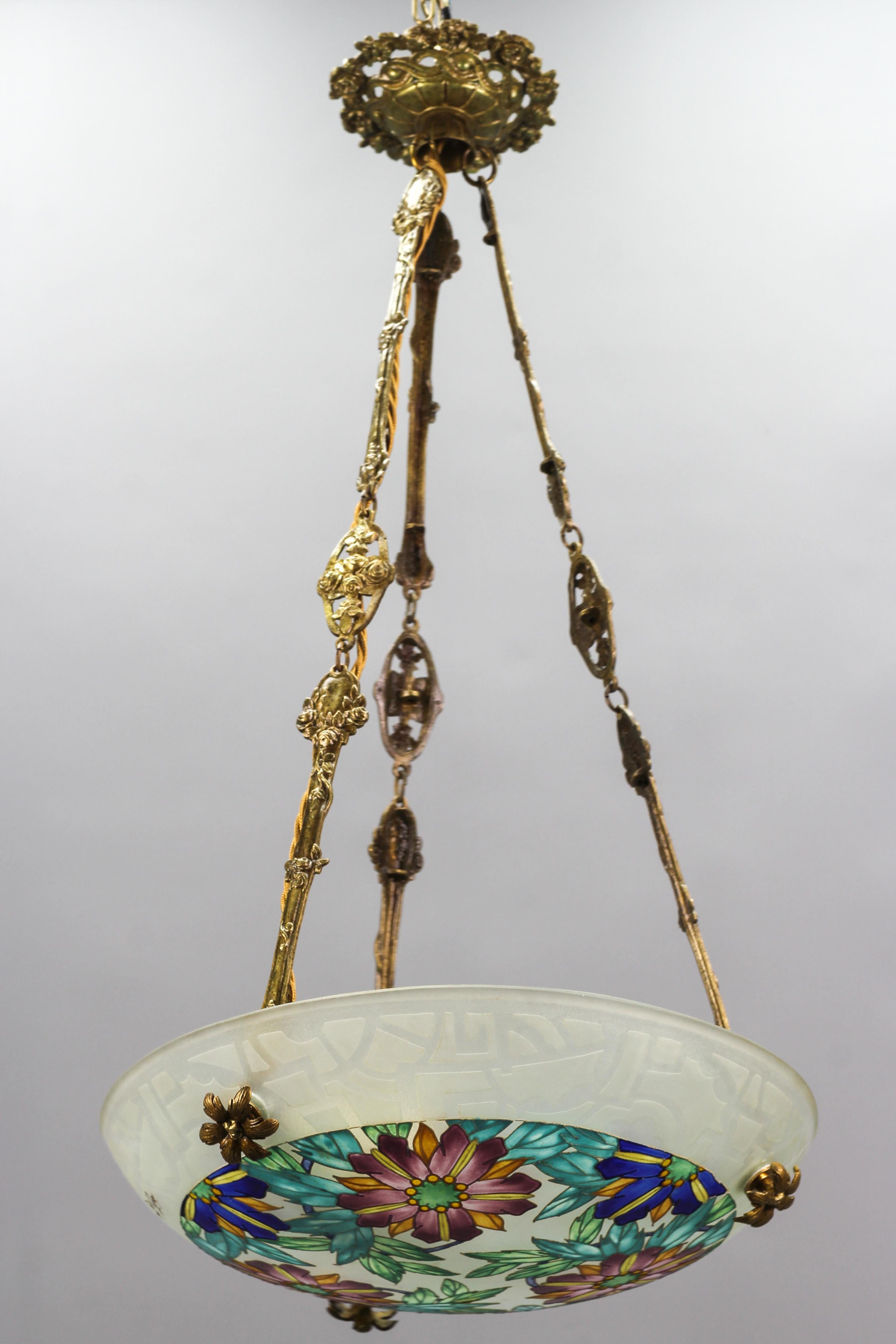 Verre Lampe à suspension Art Déco Loys Lucha en verre émaillé à motifs floraux et bronze, années 1930 en vente