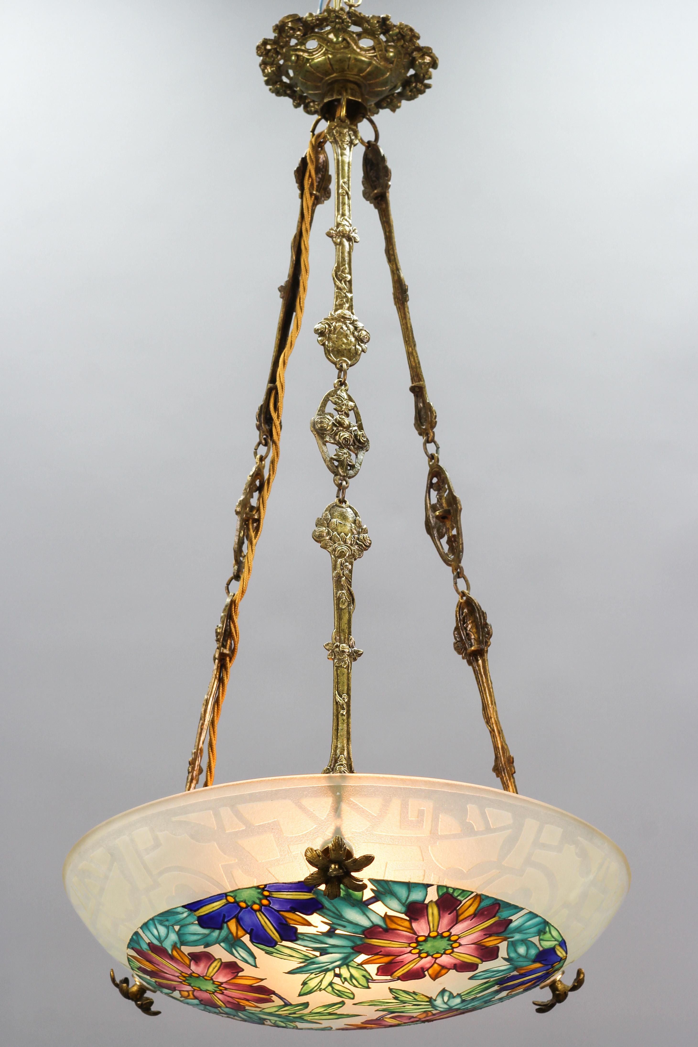 Lampe à suspension Art Déco Loys Lucha en verre émaillé à motifs floraux et bronze, années 1930 en vente 1