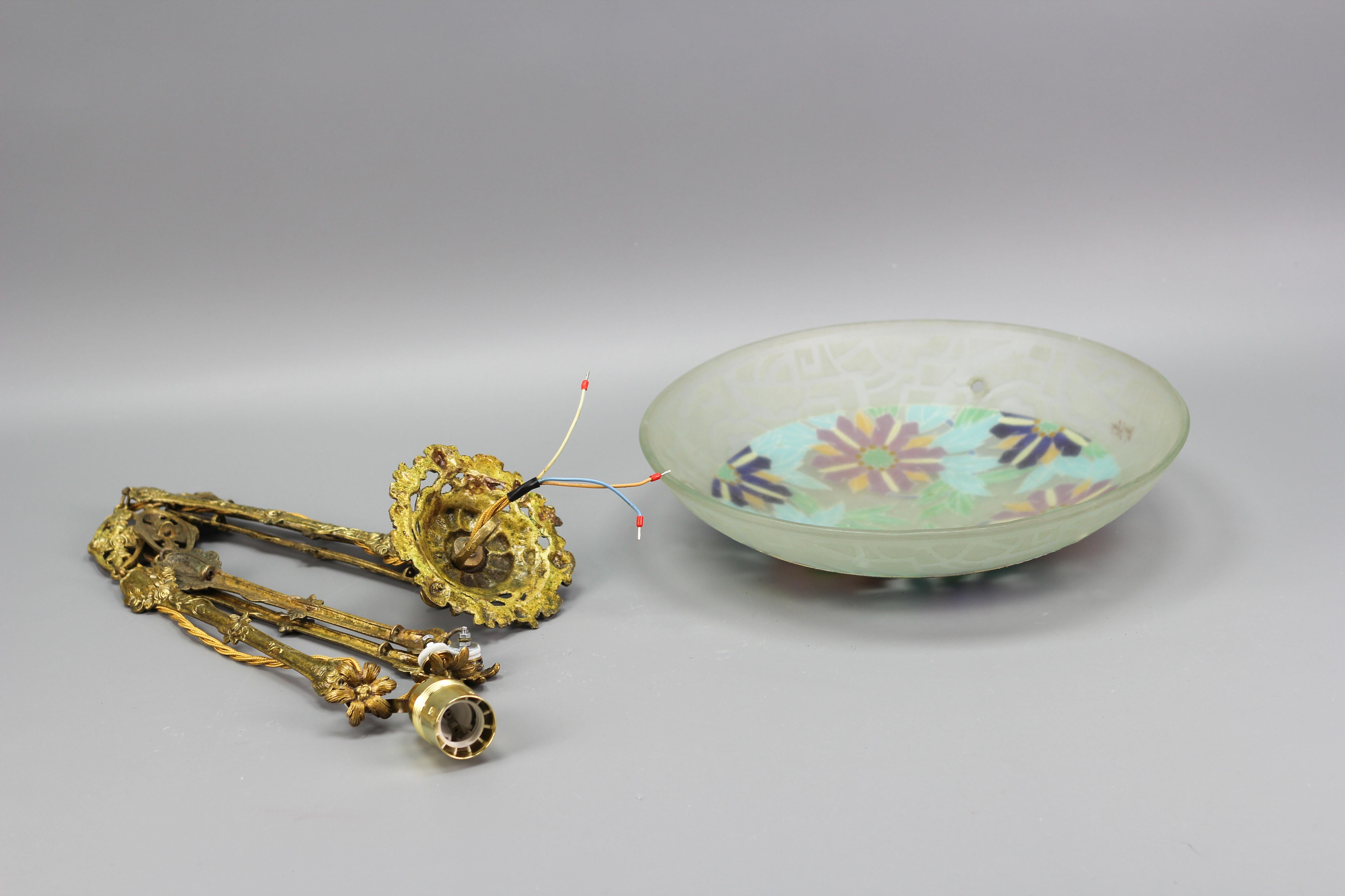 Lampe à suspension Art Déco Loys Lucha en verre émaillé à motifs floraux et bronze, années 1930 en vente 6