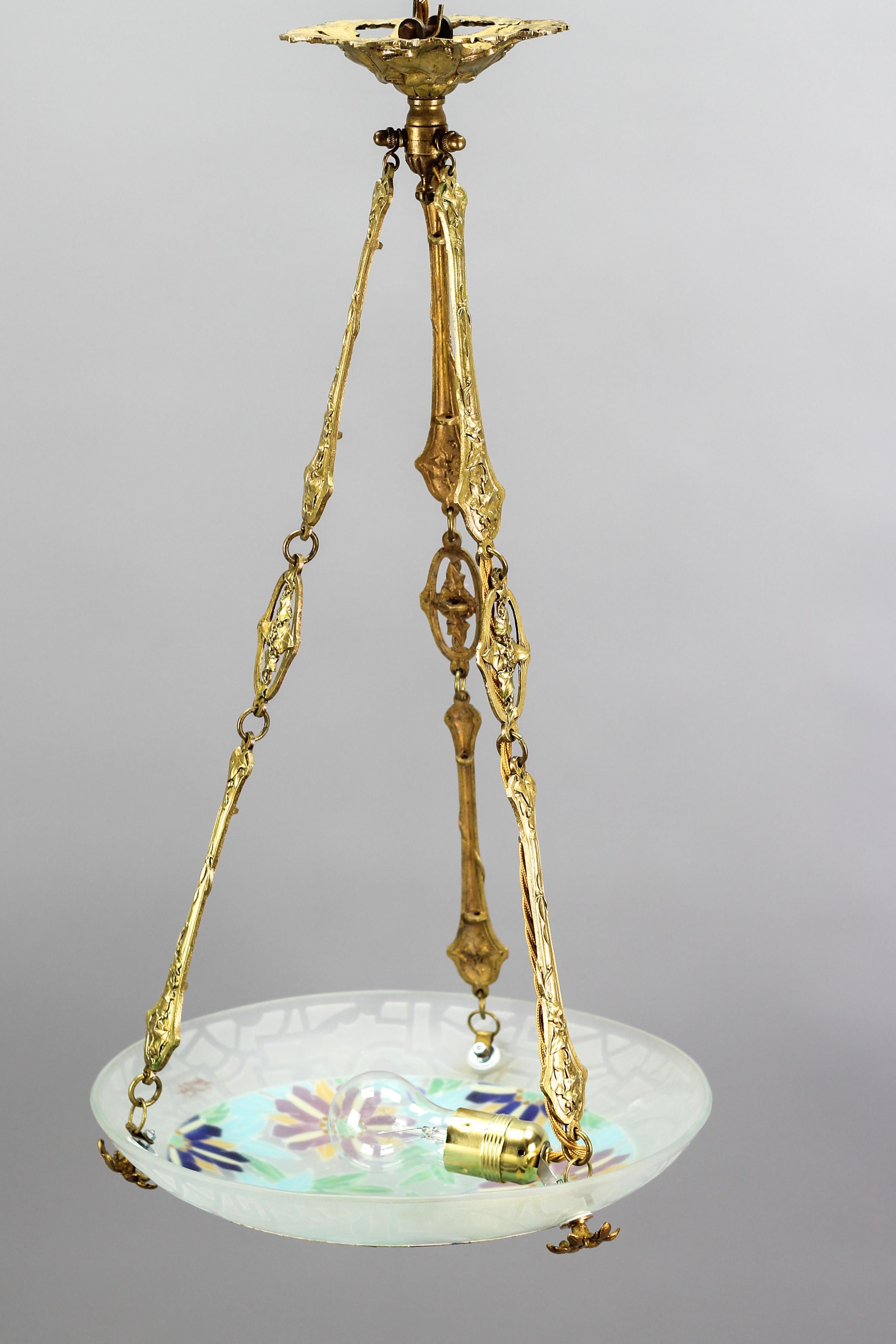 Milieu du XXe siècle Lampe à suspension Art Déco Loys Lucha en verre émaillé polychrome signée, années 1930 en vente