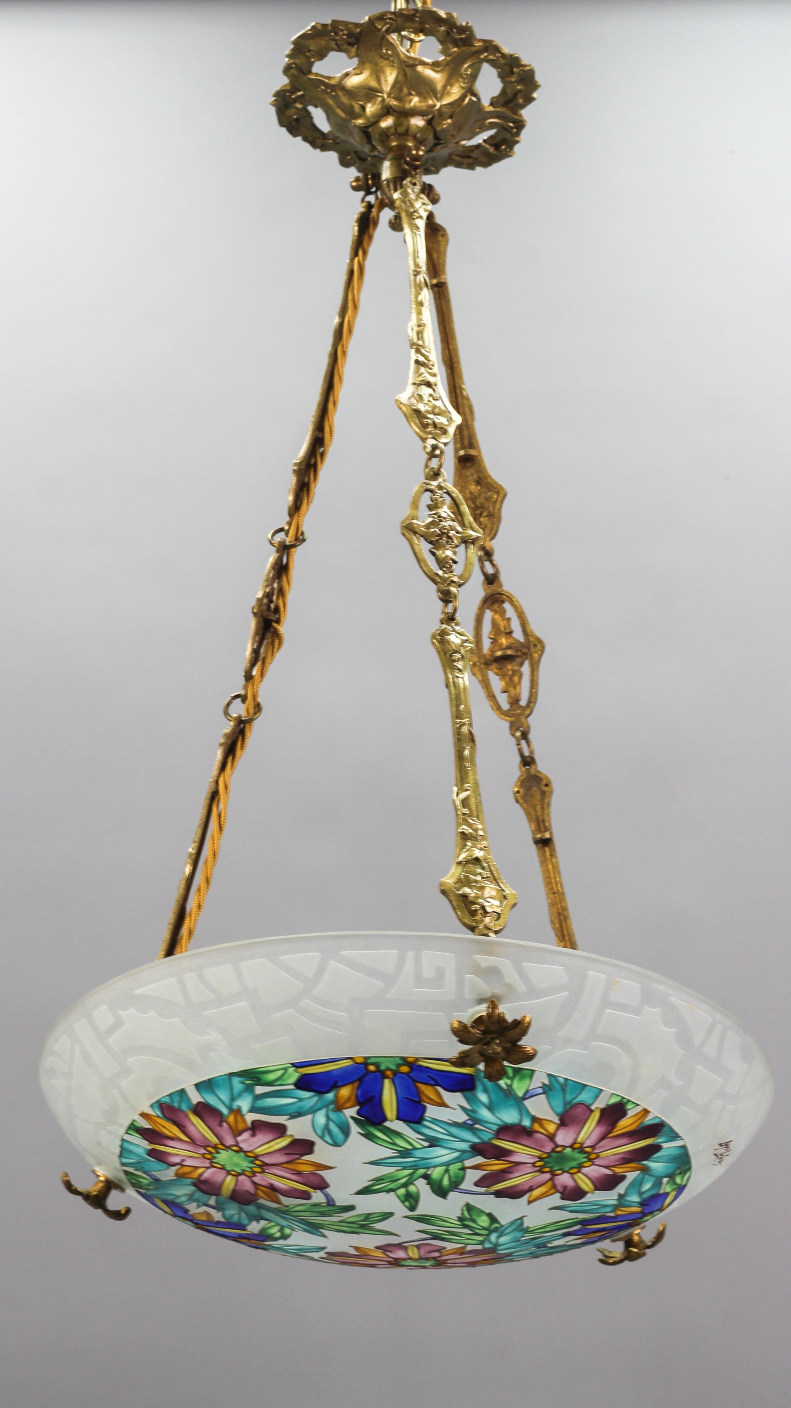 Français Lampe à suspension Art Déco Loys Lucha en verre émaillé polychrome signée, années 1930 en vente
