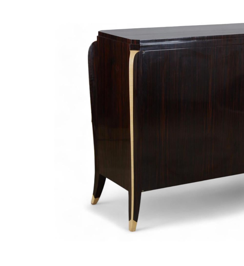 Art déco Cabinet à deux portes Art Déco en macassar, à la manière d'Emile-Jacques Ruhlmann en vente