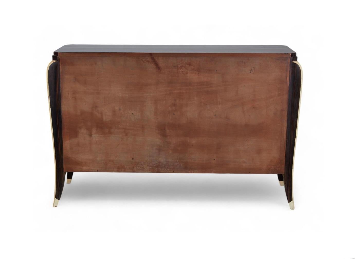 Placage Cabinet à deux portes Art Déco en macassar, à la manière d'Emile-Jacques Ruhlmann en vente