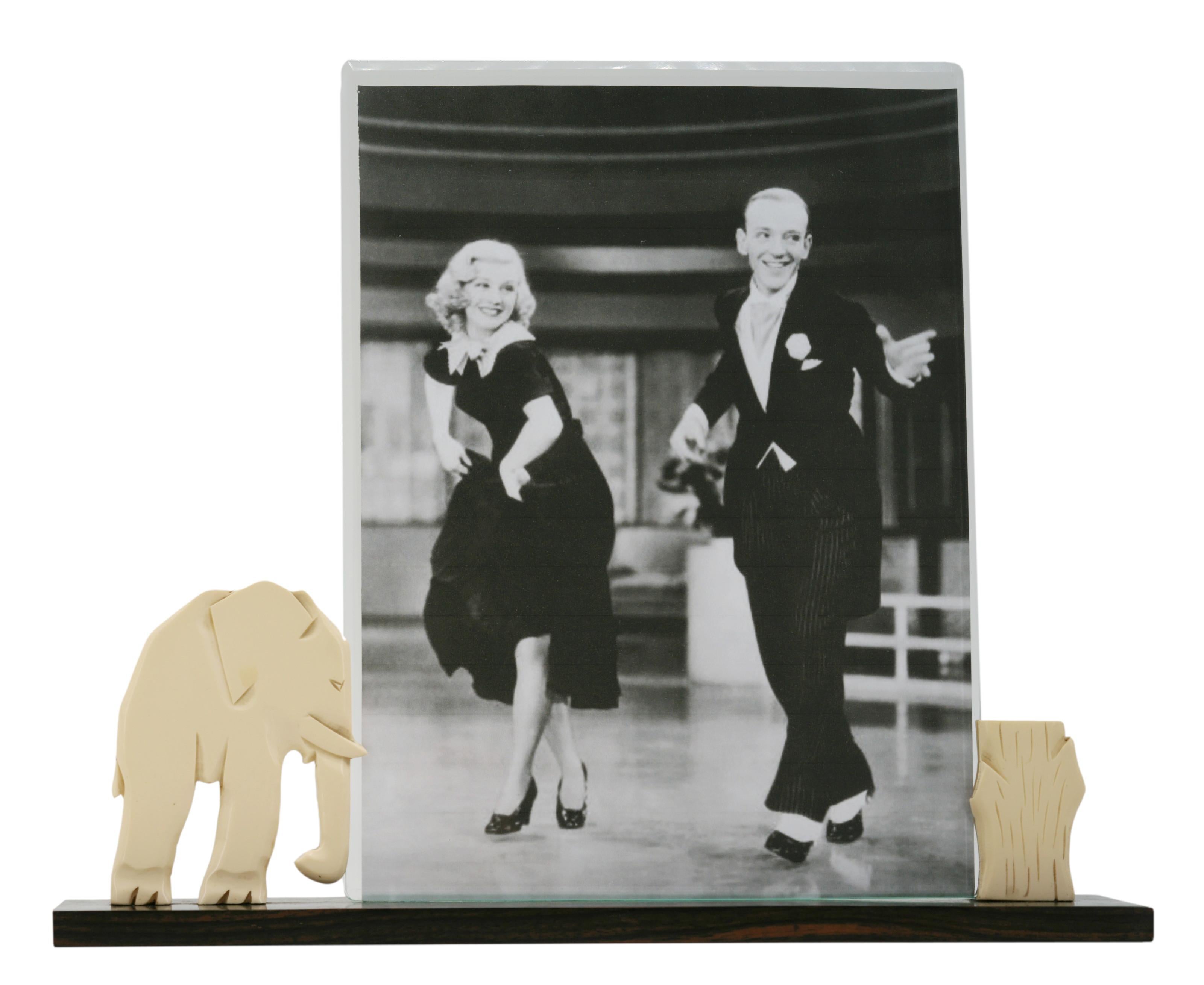 Cornice fotografica Art Deco Macassar e Elefante in bachelite, 1920 in vendita 1