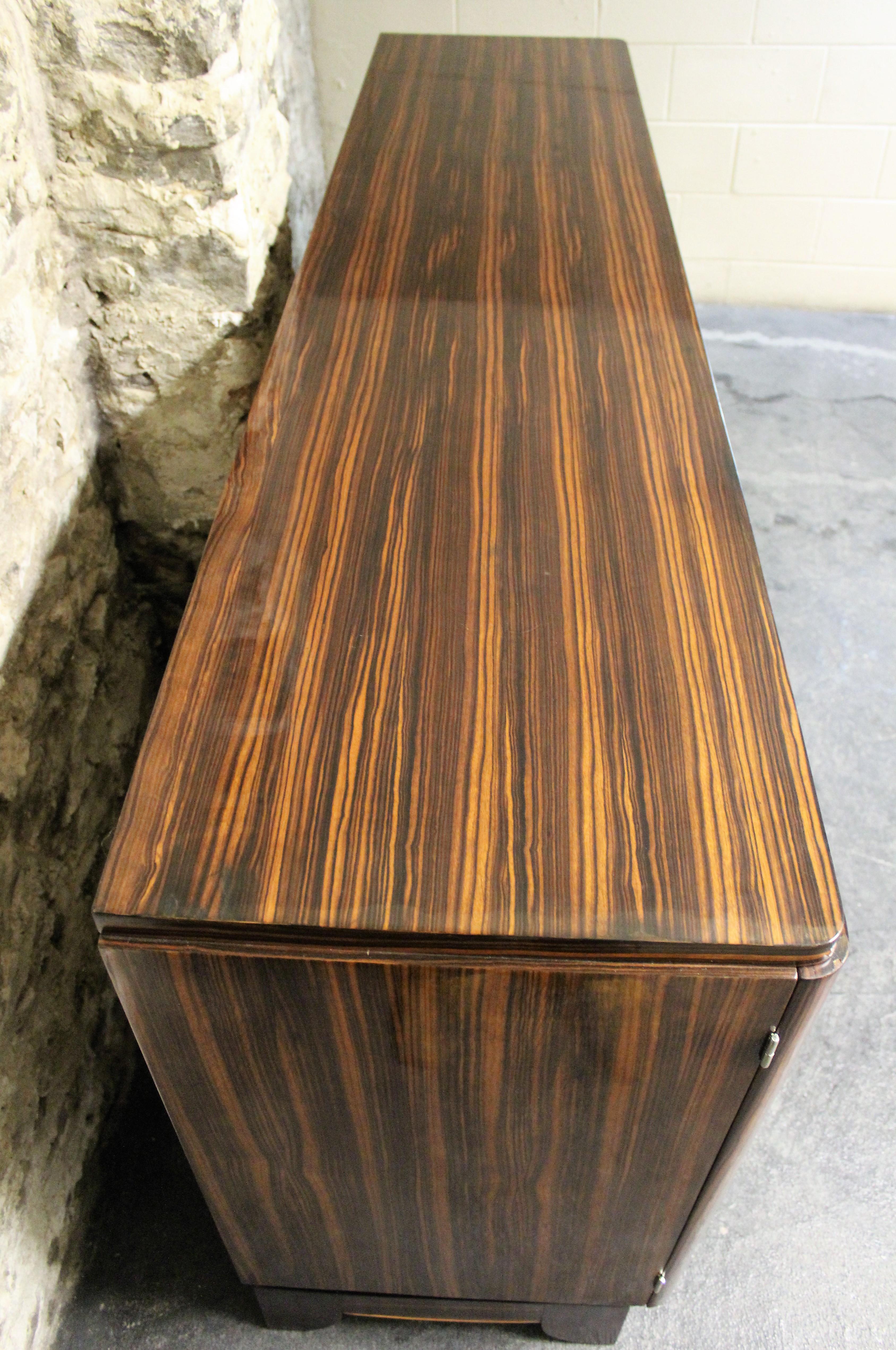 Art Deco Macassar Ebony Credenza in the Manner of Émile-Jacques Ruhlmann In Good Condition In Hamilton, Ontario